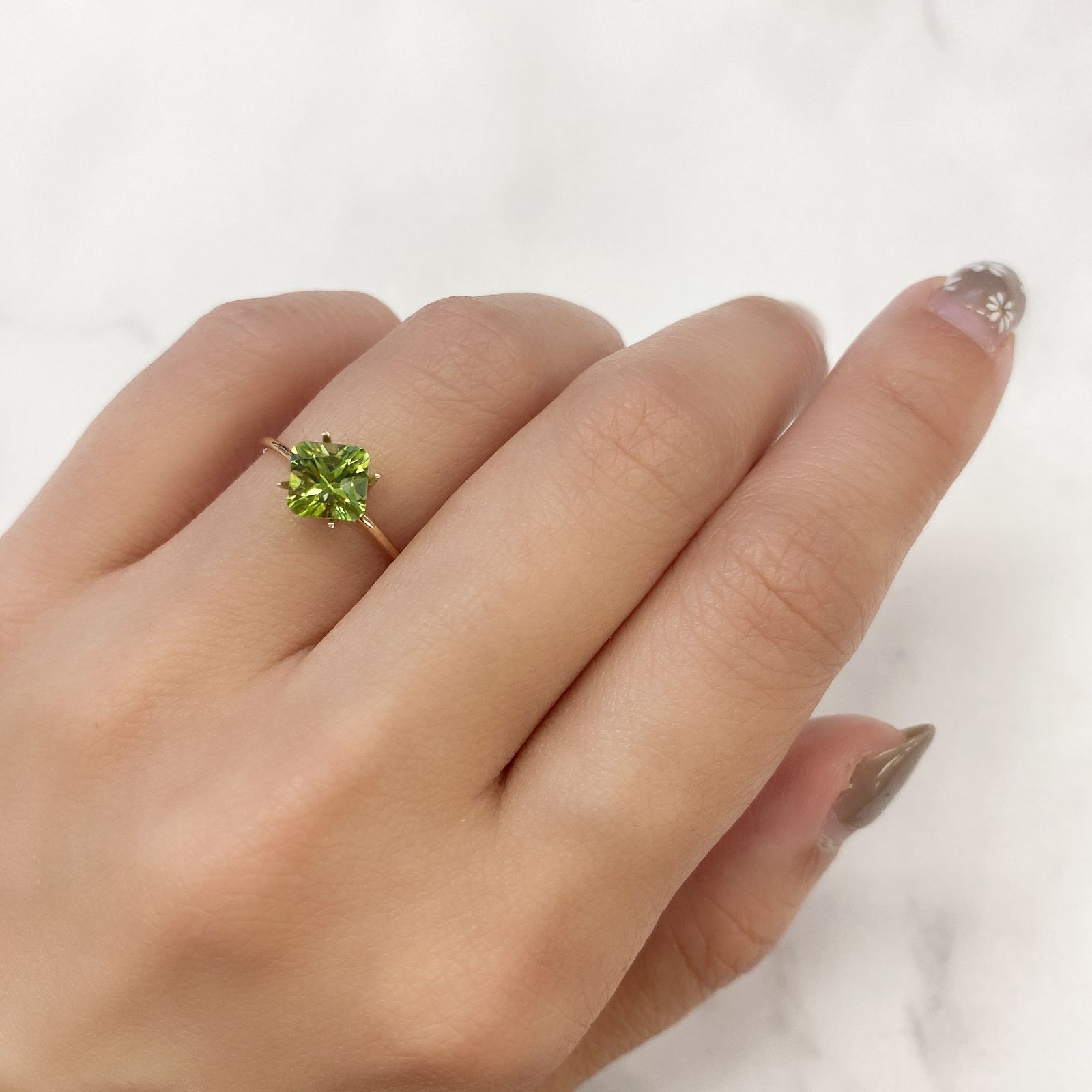 ◇アッシャーカット◇ペリドット(宝石名ペリドット) パキスタン産 1.36ct 識別済[210913484]6.2×6.2mm前後