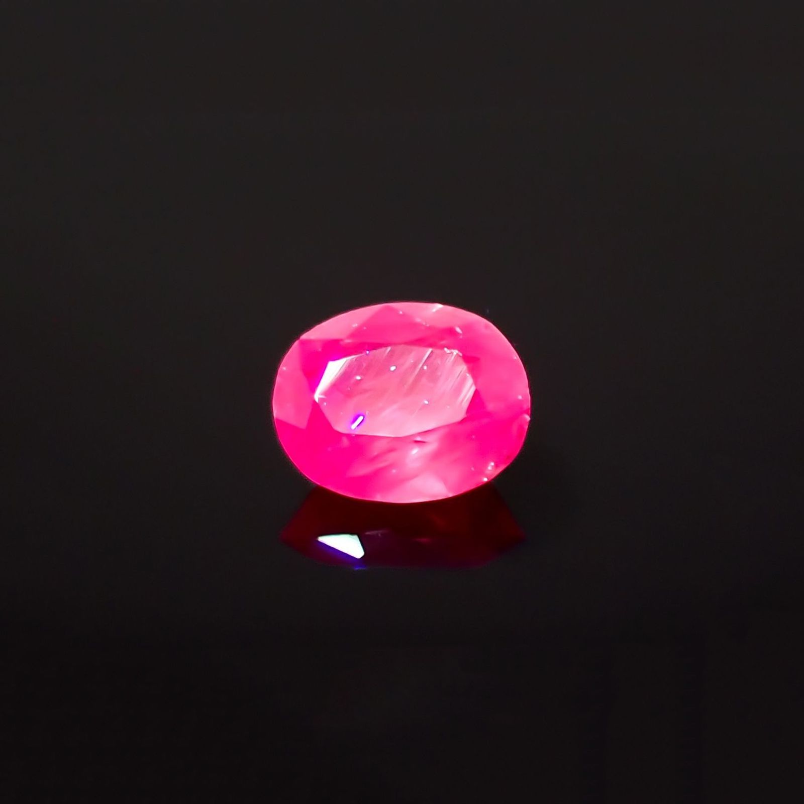 パープルサファイア パキスタン・カシミール産 0.68ct[230119876]5.7x4.6mm前後