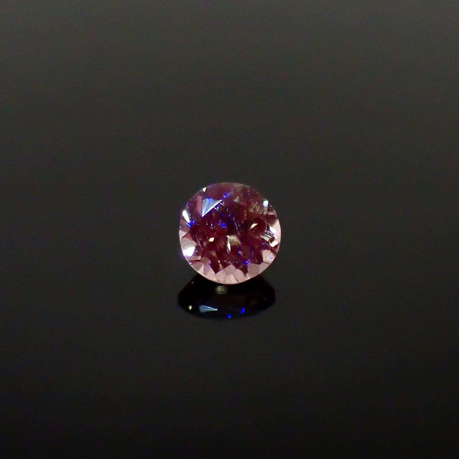 ドラゴンガーネット タンザニア産 0.21ct [250330044]3.4x3.4mm前後