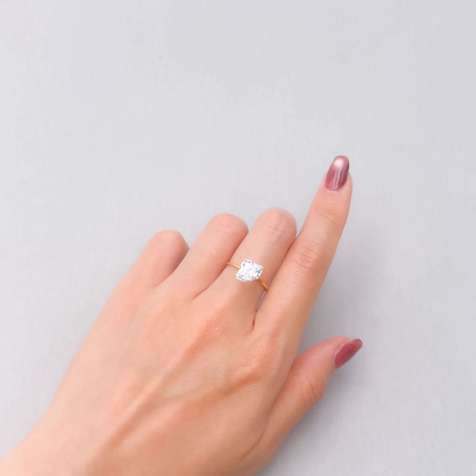 ◇カスタムカット◇レインボームーンストーン マダガスカル産 1.97ct [250229841]8.3x10.6mm前後