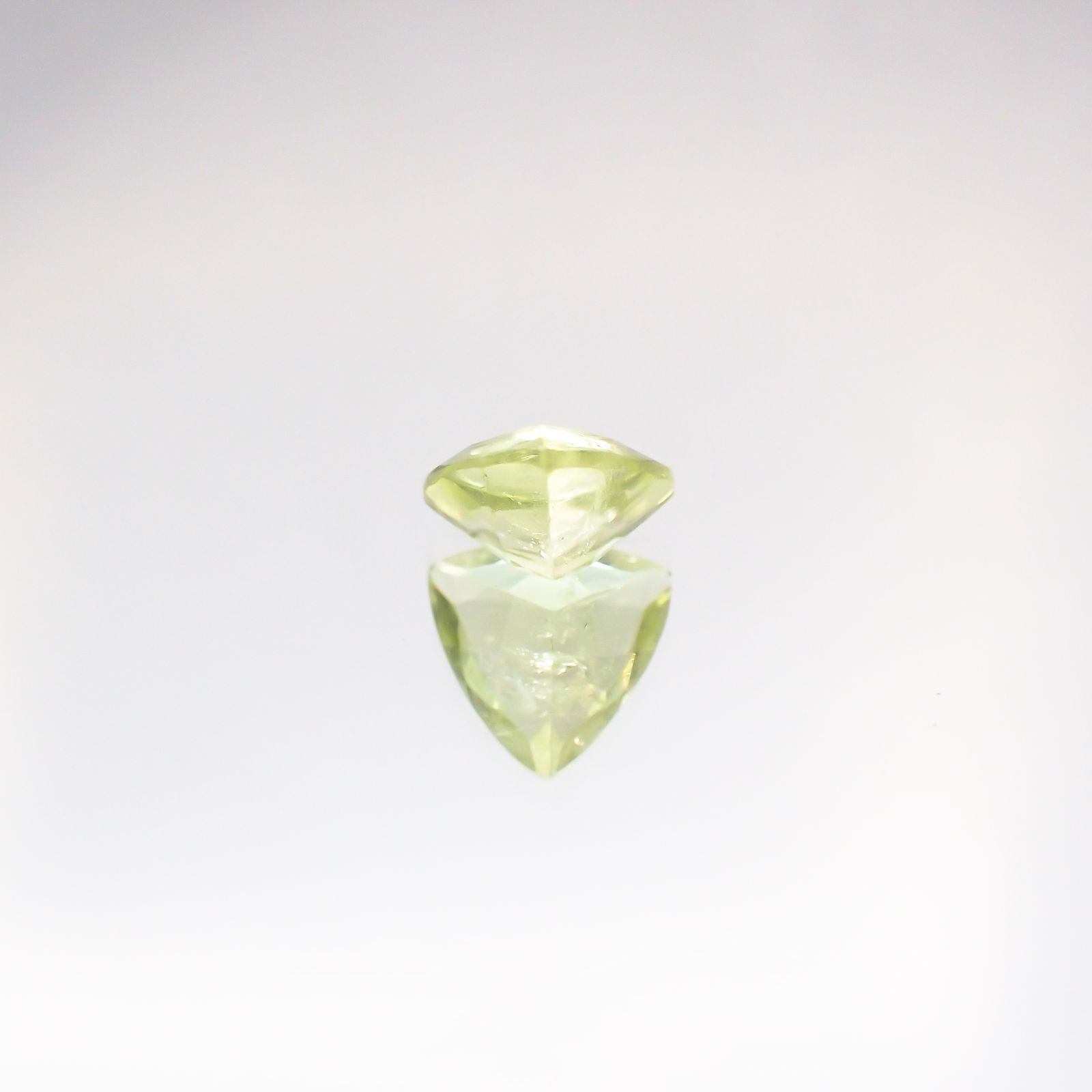 ブラジリアナイト(宝石名ブラジリアナイト) ブラジル産 1.17ct 識別済[210510744]7.5×7.3mm前後