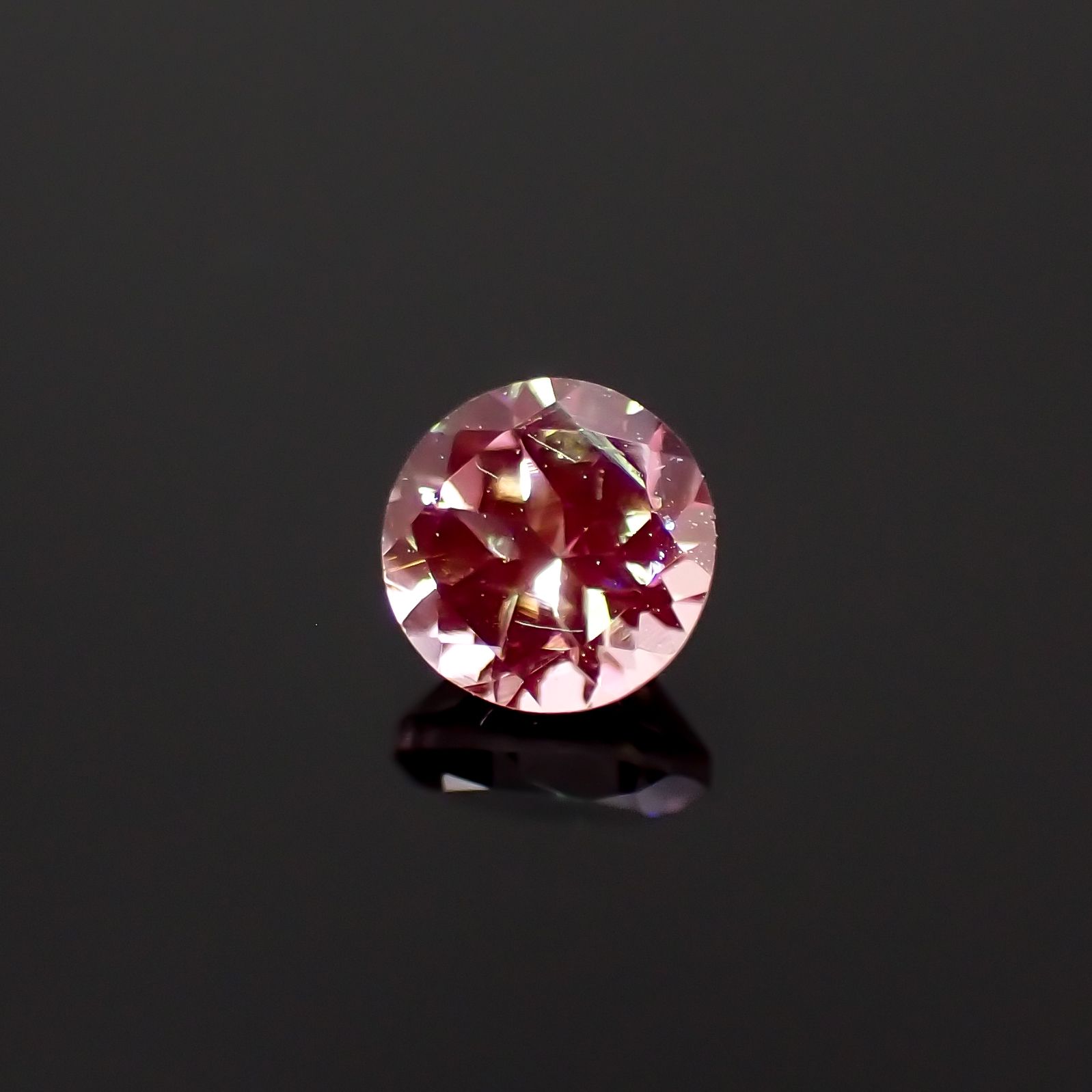 ドラゴンガーネット タンザニア産 0.37ct[230421445]4x4mm前後