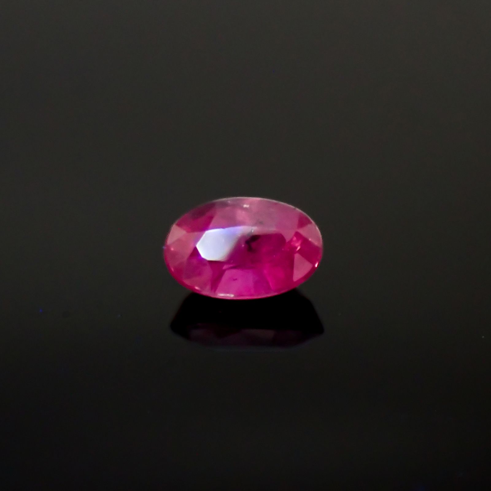 パープルサファイア 非加熱 パキスタン・カシミール地方産 0.74ct[240628402]6.2x3.9mm前後