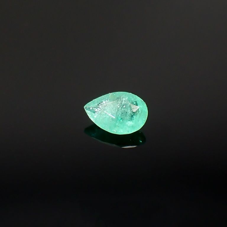 パライバトルマリン(宝石名トルマリン/別名パライバ・トルマリン)ブラジル・パライバ州バターリャ鉱山産 0.075ct 識別済[220616586]3.4x2.6mm前後