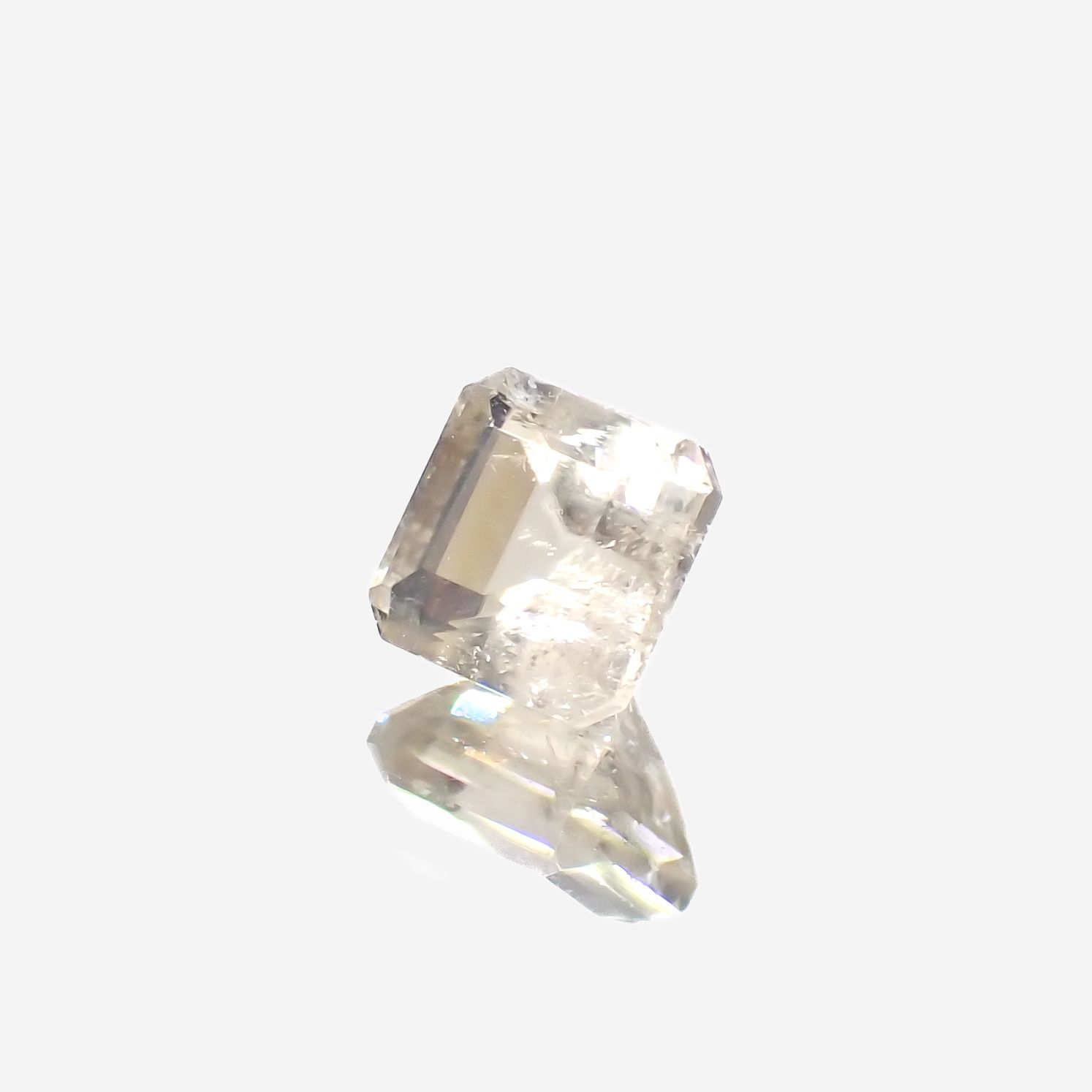 メライト(宝石名メライト)ハンガリー/ドイツ産 0.248ct ソ付(日独)[230823294]4.27x4.25mm前後