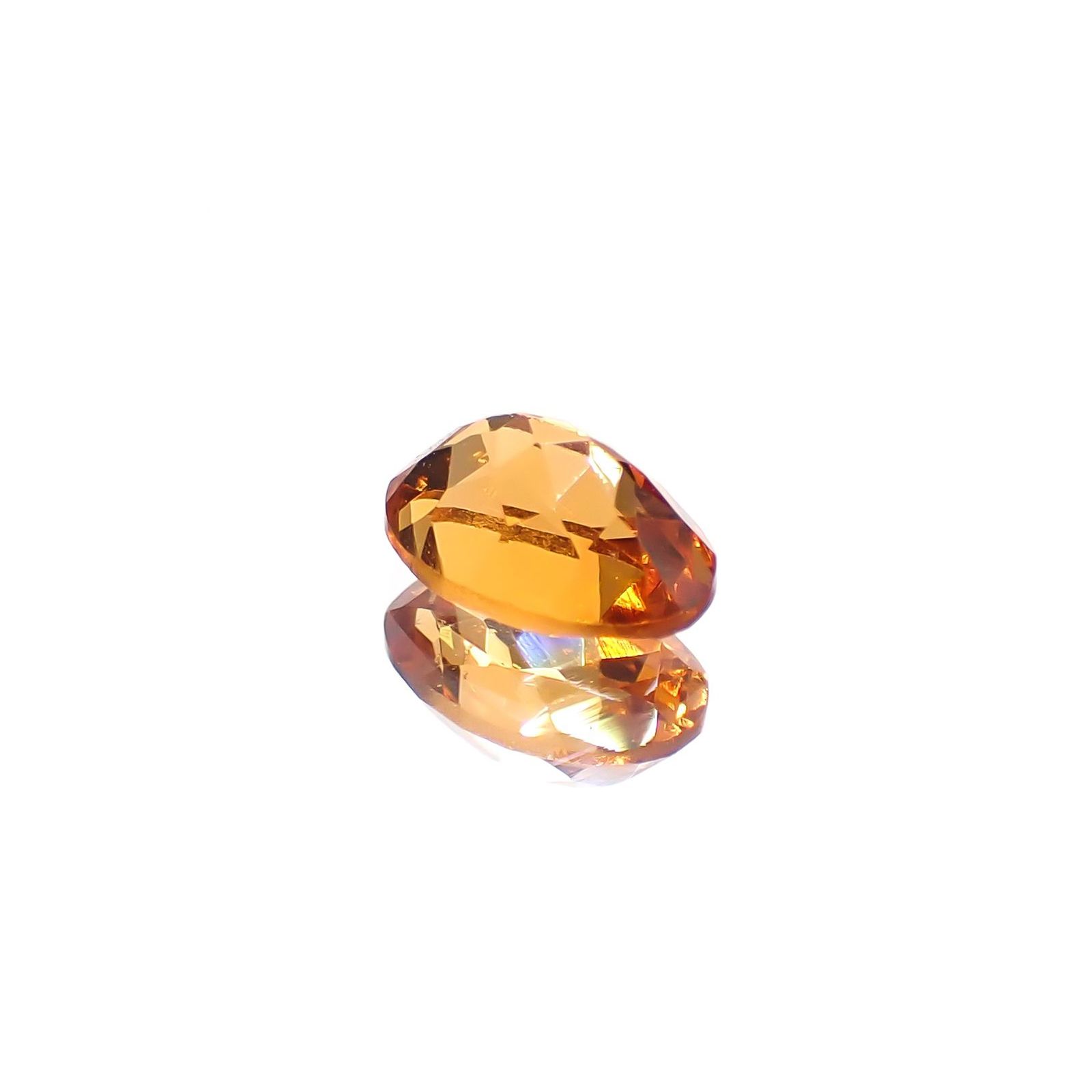 スペサルティンガーネット(宝石名ガーネット)タンザニア産 識別済 0.72ct / 6.1x4.1mm前後 [260617549]