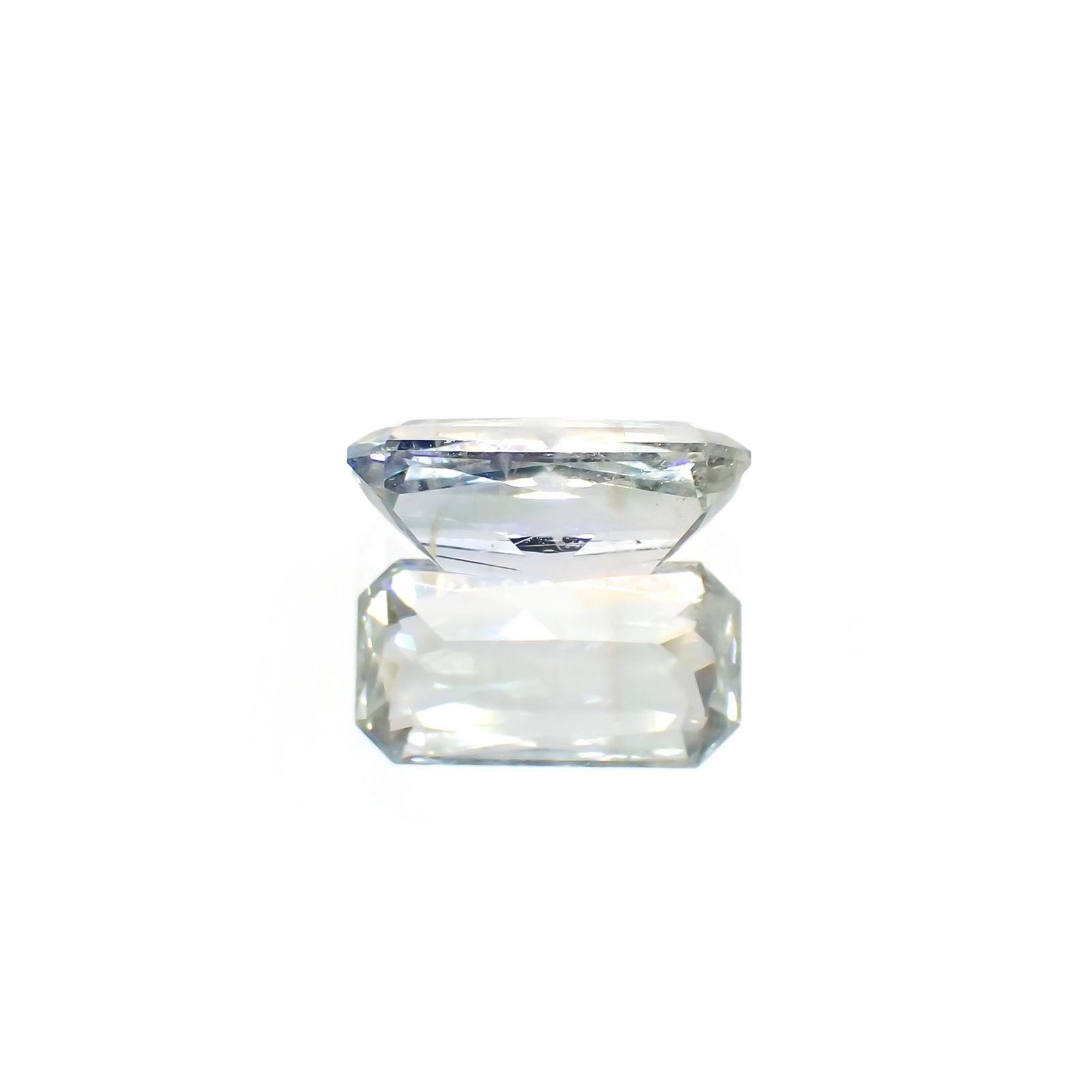 ジェレメジェバイト(宝石名エレメージェバイト)ナミビア産 ソ付(彩珠) 1.418ct / 9.2x5mm前後 [230823130]