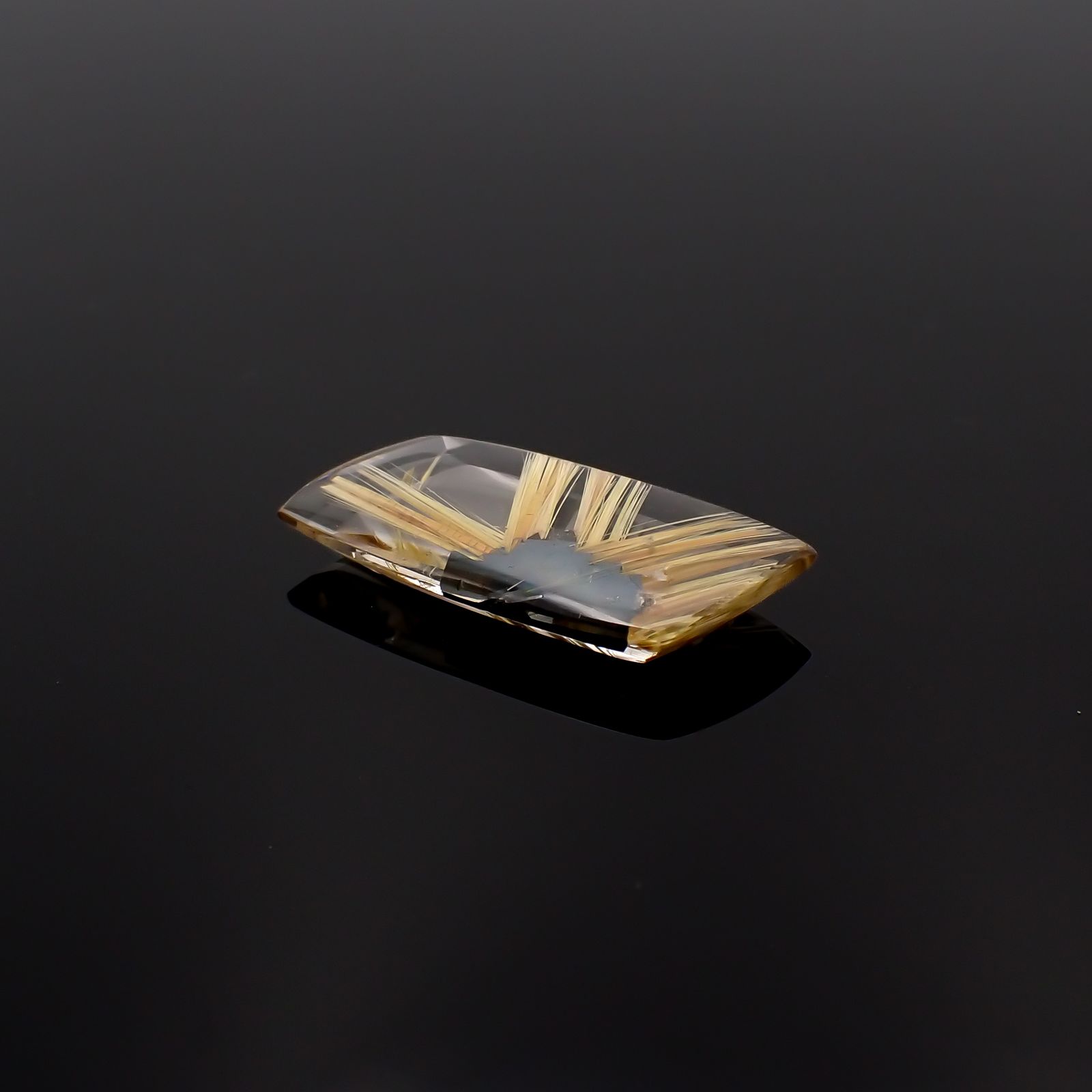 太陽ルチルクォーツ ブラジル産 14.47ct [231023681]29.7x12.8mm前後
