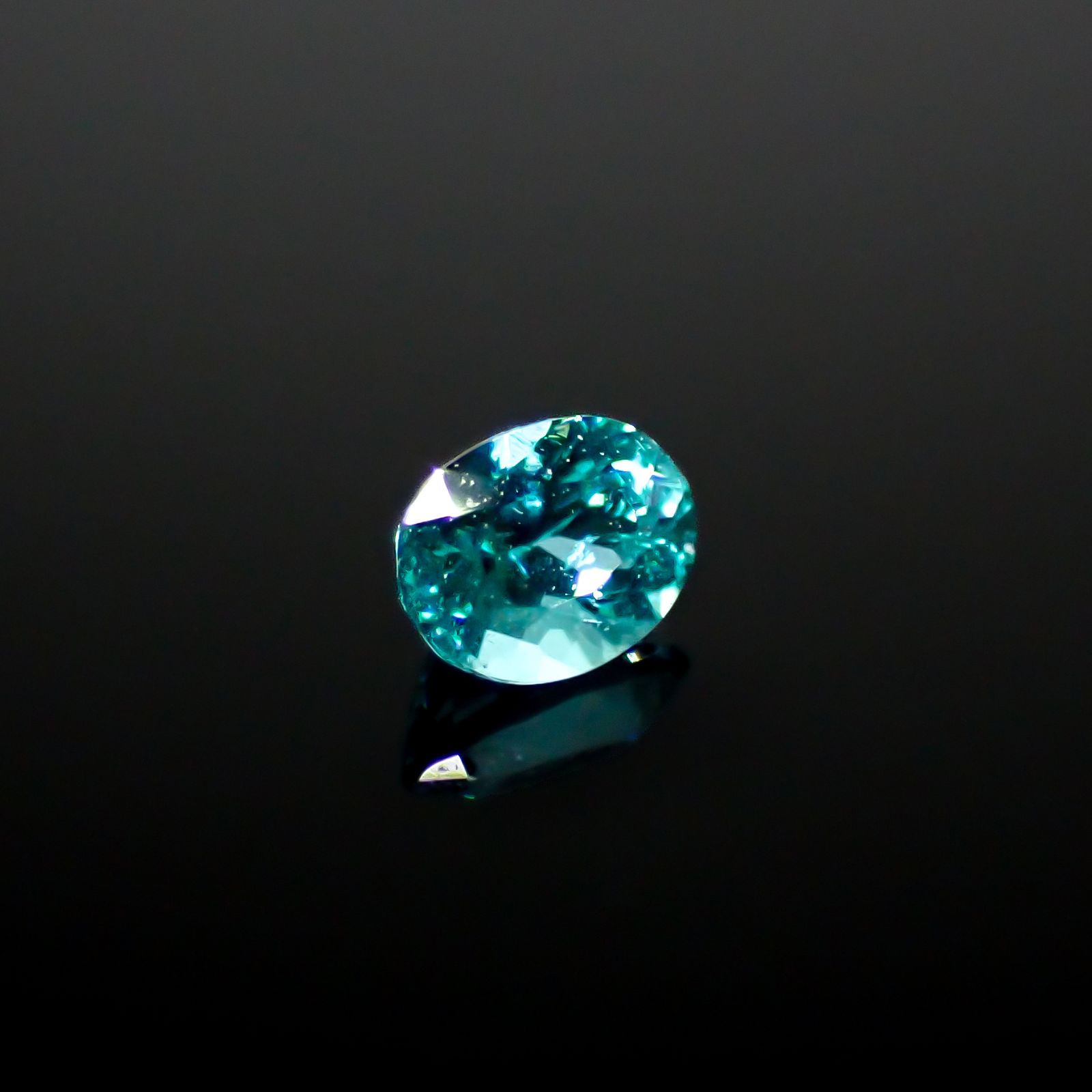 パライバトルマリン ブラジル・ムルング鉱山産 0.12ct[240928749]3.4x2.5mm前後