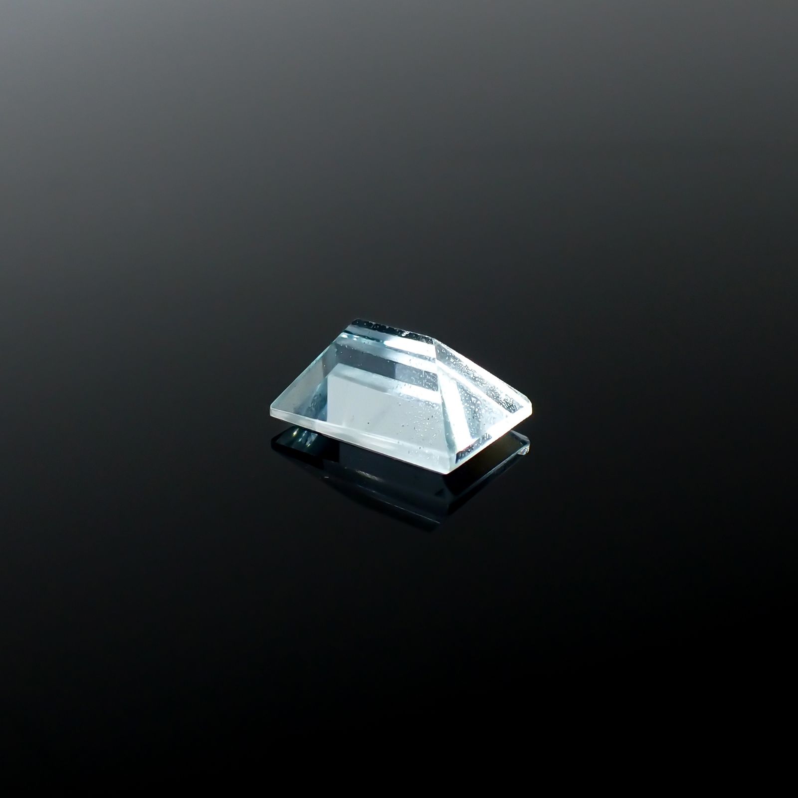 ◇ミラーカット◇アクアマリン モザンビーク産 0.83ct[240226100]6.8x4.9mm前後
