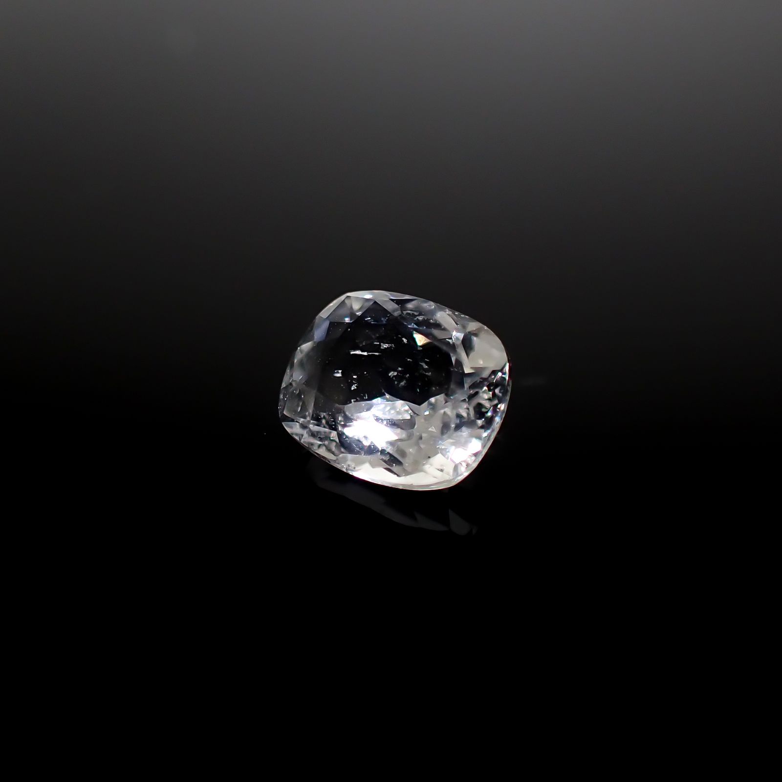 テネブレッセンススキャポライト アフガニスタン産 0.65ct[240928921]6.3x5.2mm前後