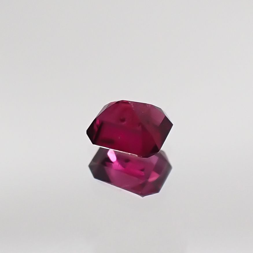 ルビー 非加熱(宝石名ルビー) マダガスカル産 0.12ct 識別済[210711732]2.8×2.4mm前後