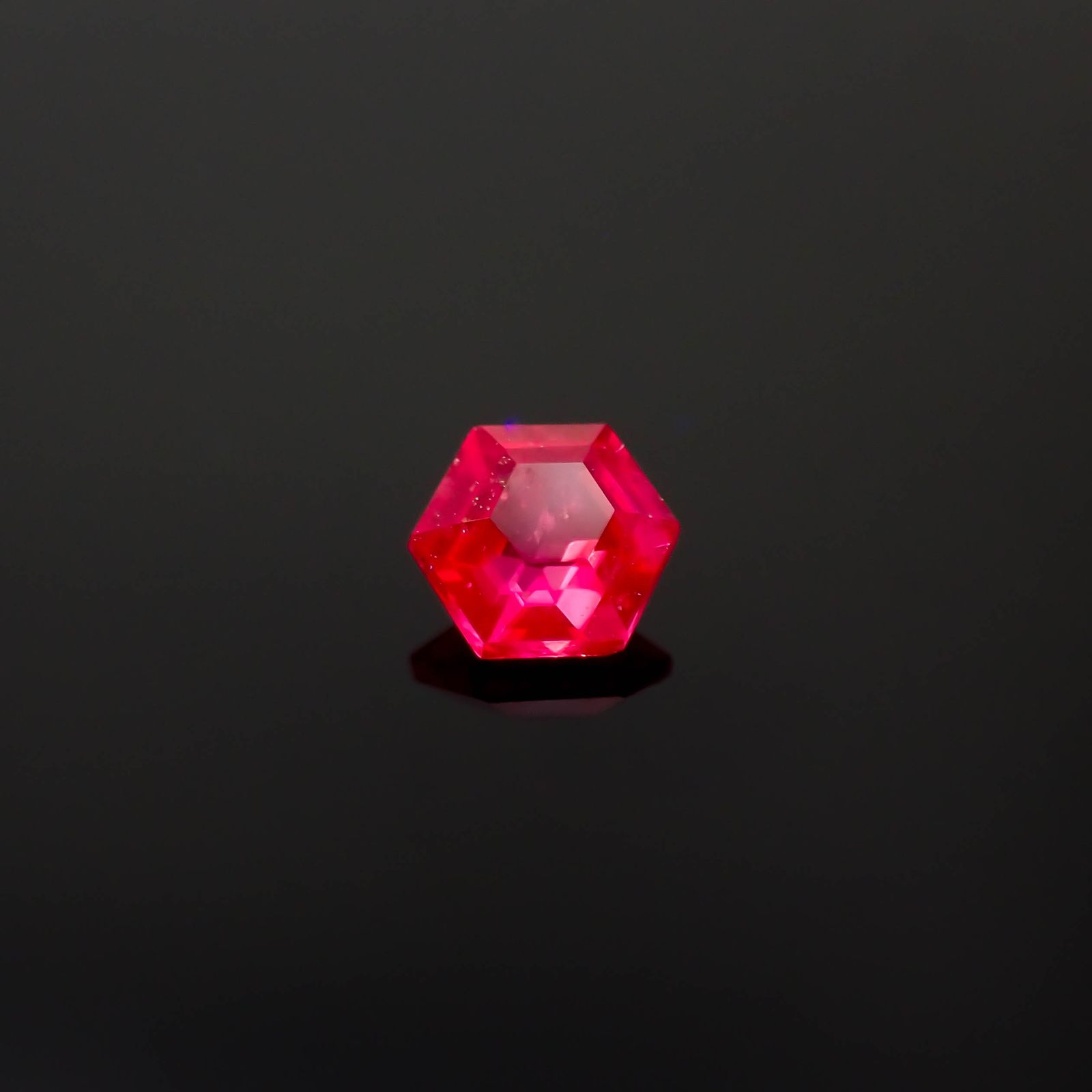◇ヘキサゴンカット◇ルビー 非加熱 モザンビーク産 0.15ct[240427106]3x3mm前後