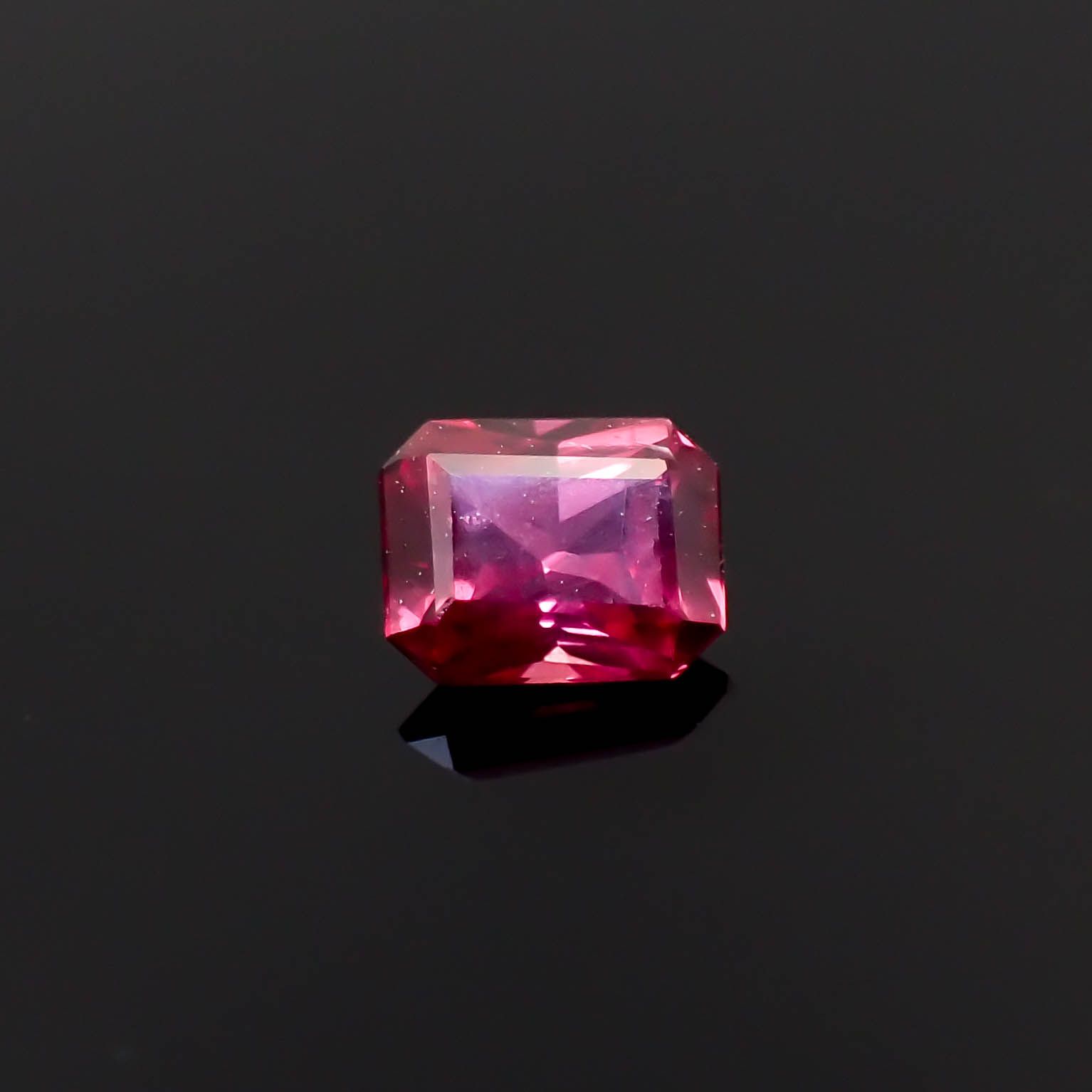 ルビー(宝石名ルビー)マダガスカル産 0.253ct ソ付(彩珠)[250630506]3.9x3.1mm前後