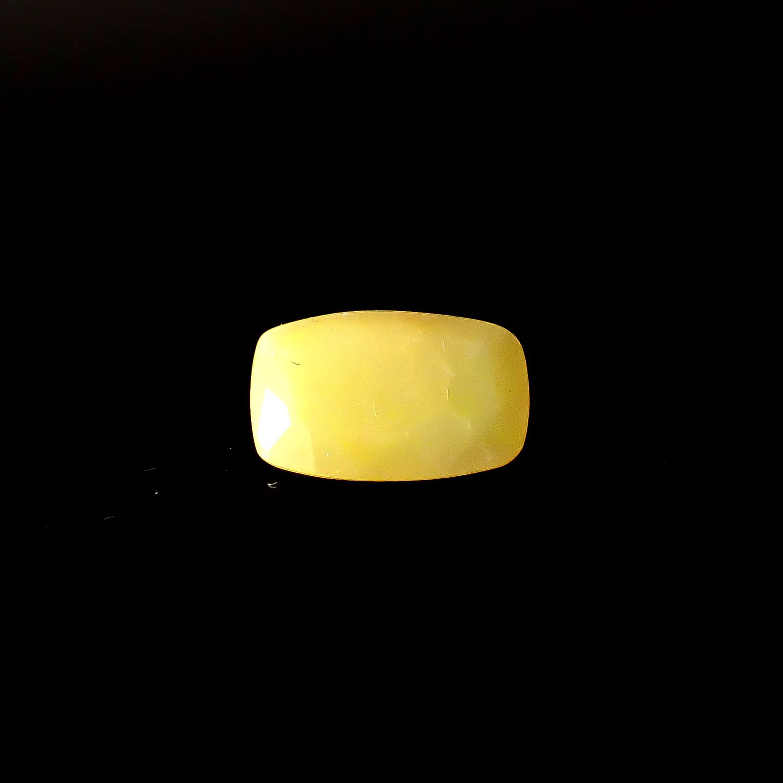 イエロースミソナイト イタリア産 3.42ct / 11.5x7.6mm前後 [251231406]