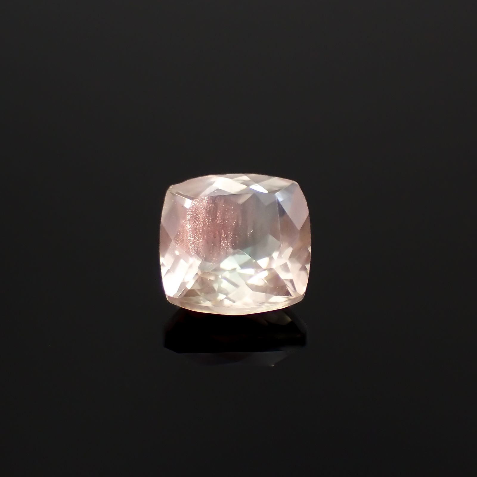 パーティカラーオレゴンサンストーン アメリカ・オレゴン州産 0.94ct[230722846]6.1x6.1mm前後
