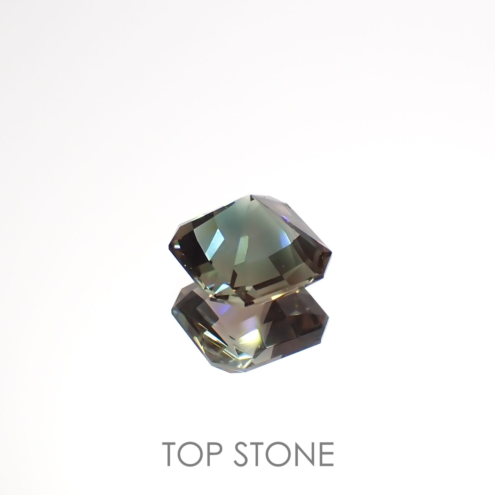 ◇チェッカーカット◇バイカラーオレゴンサンストーン(宝石名ラブラドライト)アメリカ・オレゴン州産 1.82ct 識別済[220616274]7.5x7.5mm前後