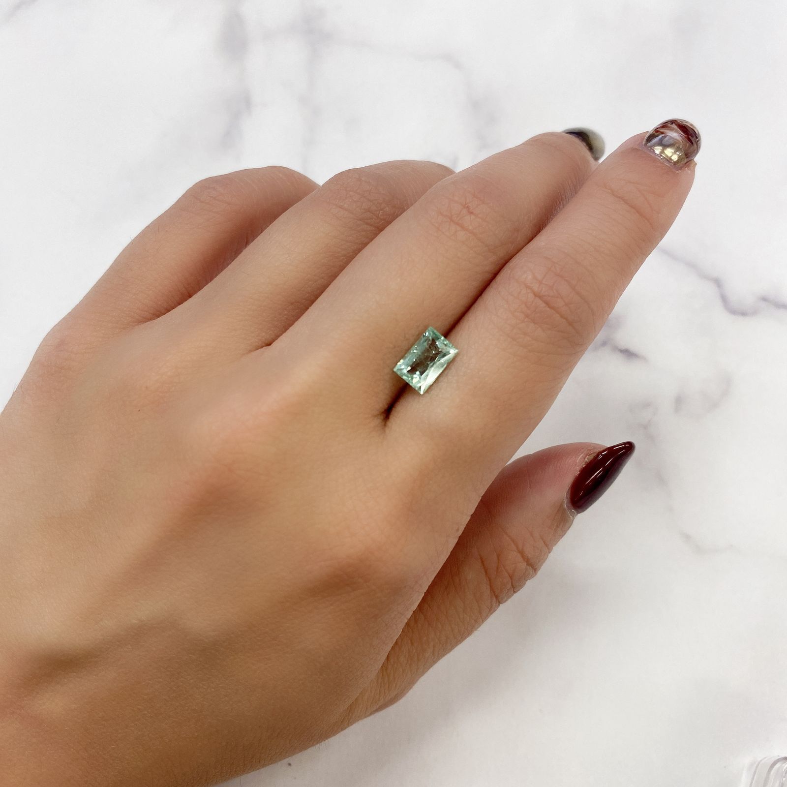 パライバトルマリン(宝石名トルマリン/別名パライバ・トルマリン) モザンビーク産 1.268ct ソ付(宝貴協)[19111403]8.0×5.3mm前後