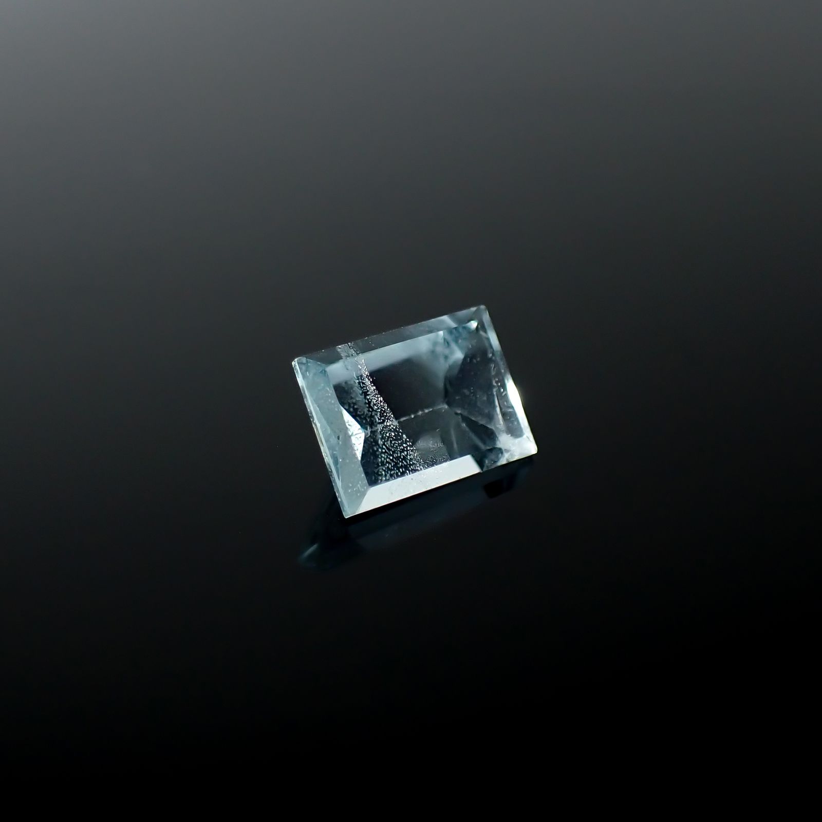 ◇ミラーカット◇アクアマリン モザンビーク産 0.83ct[240226100]6.8x4.9mm前後