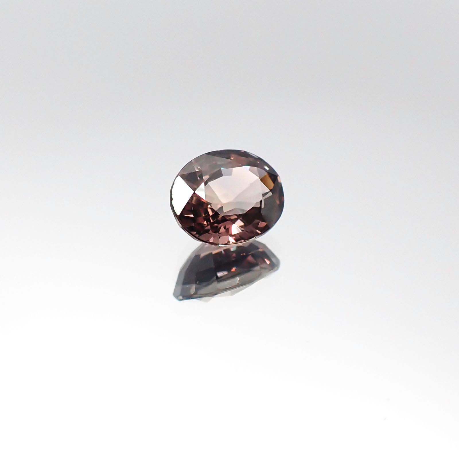 カラーチェンジサファイア 非加熱(宝石名サファイア)タンザニア産 1.11ct 識別済[230622423]6.6x5.4mm前後