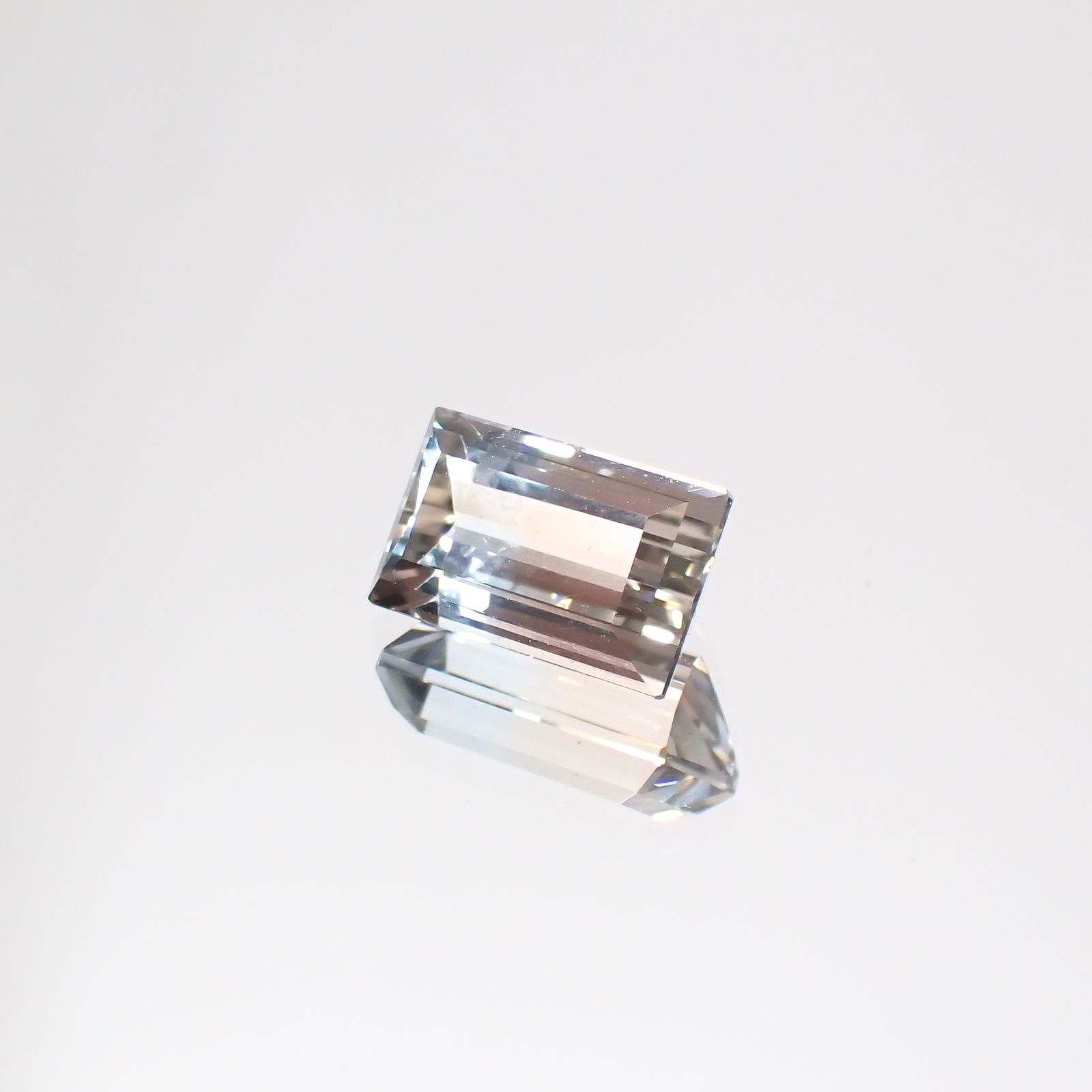 バイカラートパーズ ウクライナ産 1.90ct[231224890]8x5mm前後