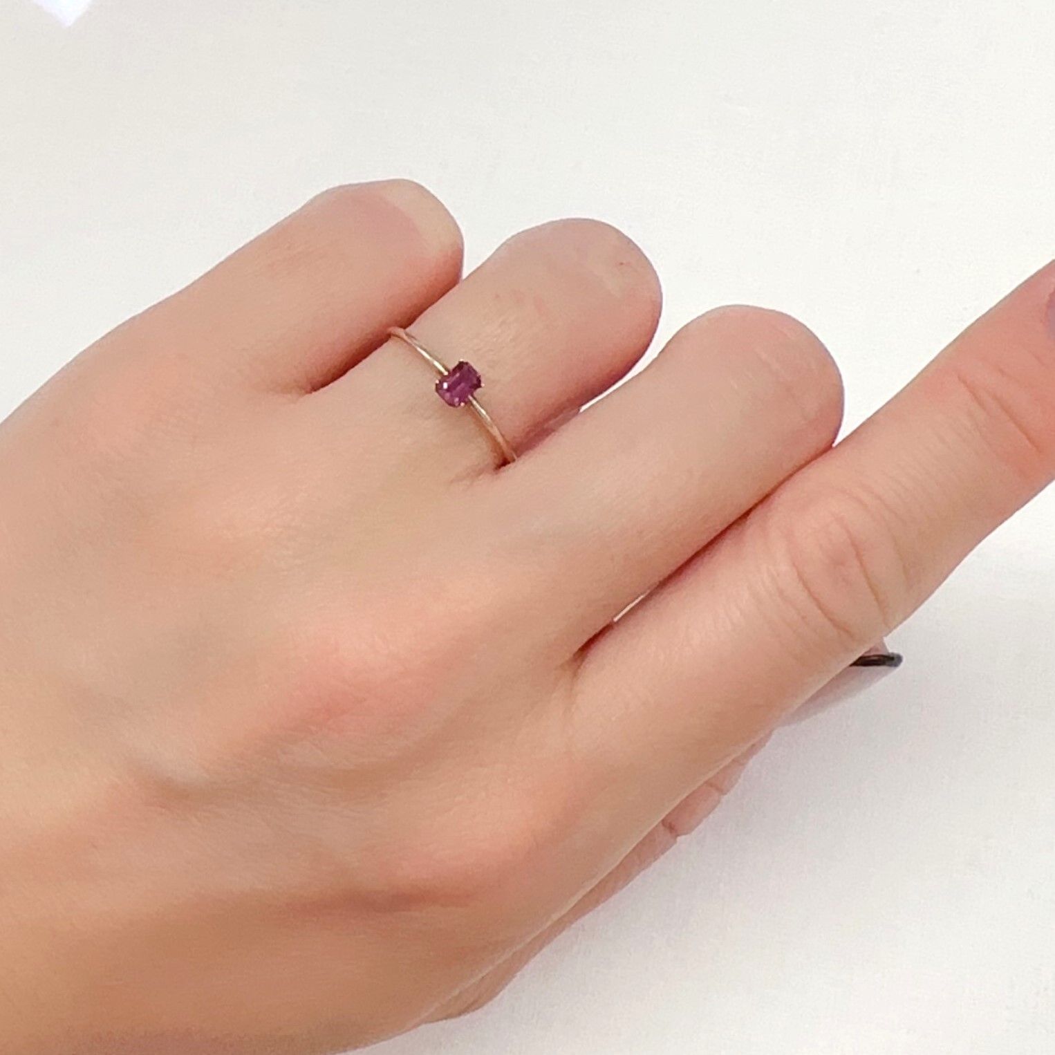 バーガンディーサファイア(宝石名サファイア)タンザニア産 0.29ct 識別済[240226293]4x2.8mm前後