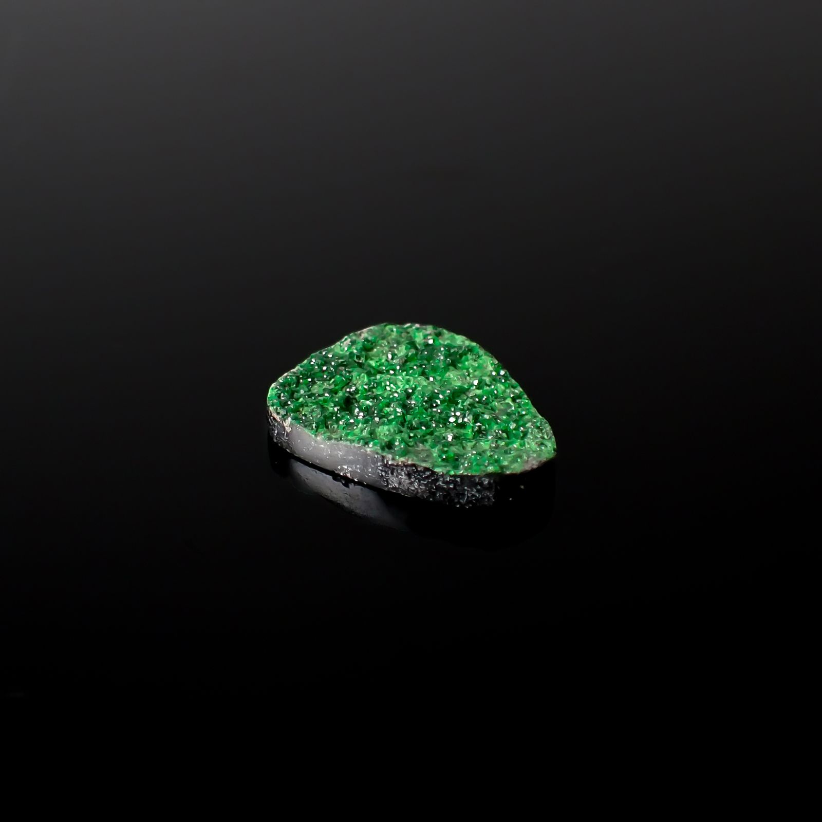 ウバロバイト 原石 ロシア産 7.23ct[240326439]18x14.4mm前後