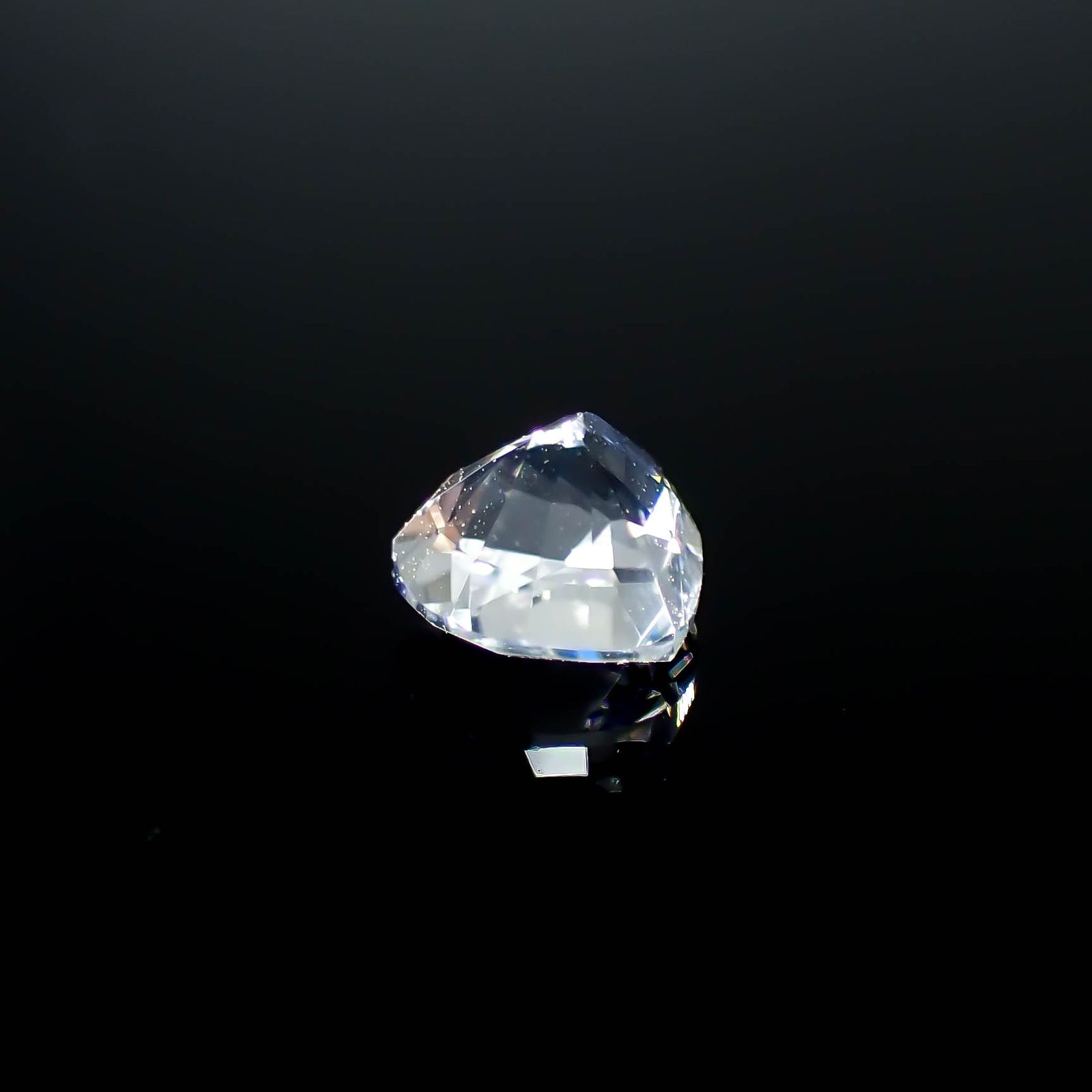 レインボームーンストーン ザンビア産 0.35ct [250730910]4.4x4.5mm前後