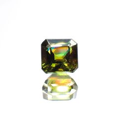 スフェーン(宝石名スフェーン)パキスタン産 0.91ct 識別済[220114123]5.1x4.7mm前後