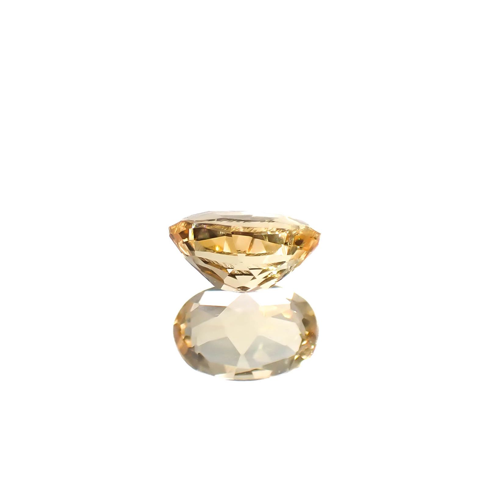 インペリアルトパーズ(宝石名トパーズ)ブラジル産 0.59ct / 6.1x4.1mm前後 [250630494]