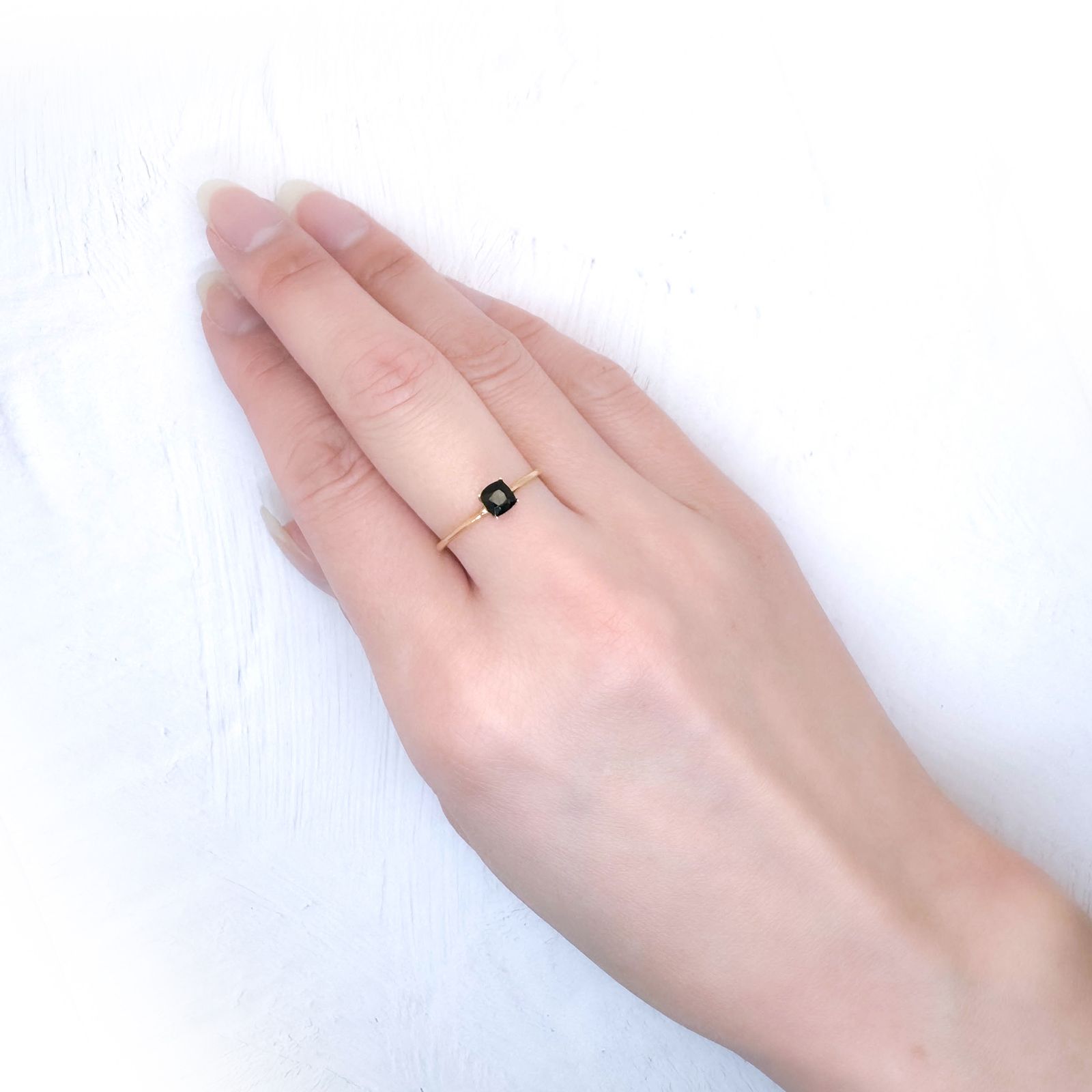 セレンディバイト ミャンマー産 0.42ct / 4.4x4.2mm前後 [251231440]