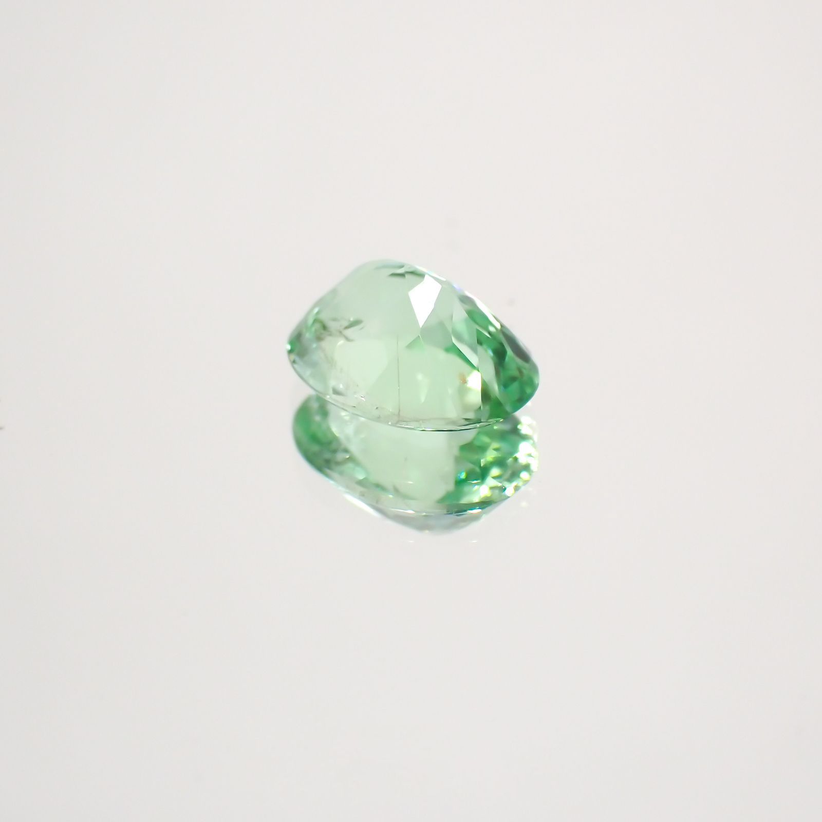 ミントカラー パライバトルマリン(宝石名トルマリン/別名パライバ・トルマリン) モザンビーク産 1.129ct ソ付(宝貴協)[210510644]7.8×6.0mm前後