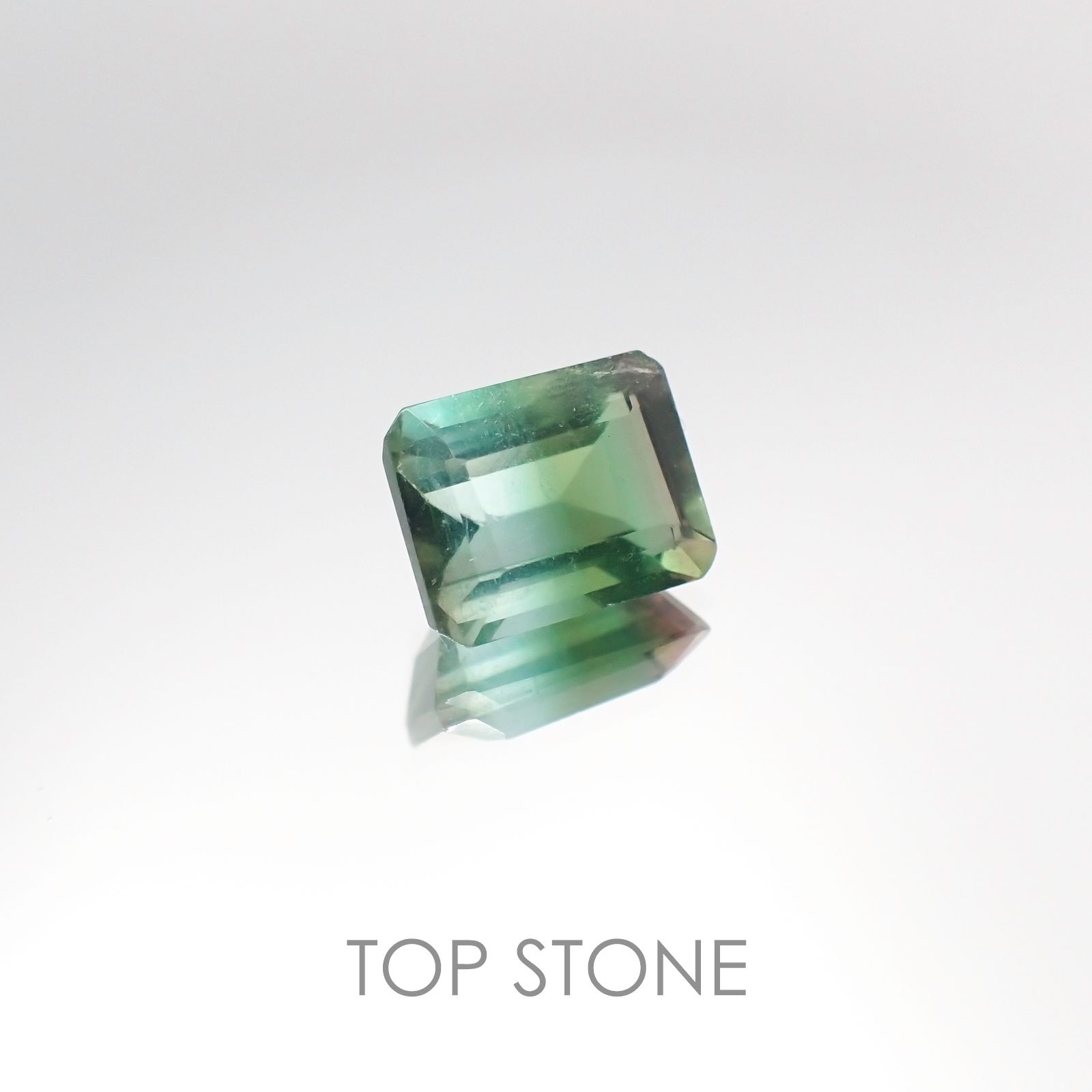 バイカラーフローライト ブラジル産 ルース 2.92ct[20106382]9×7mm前後