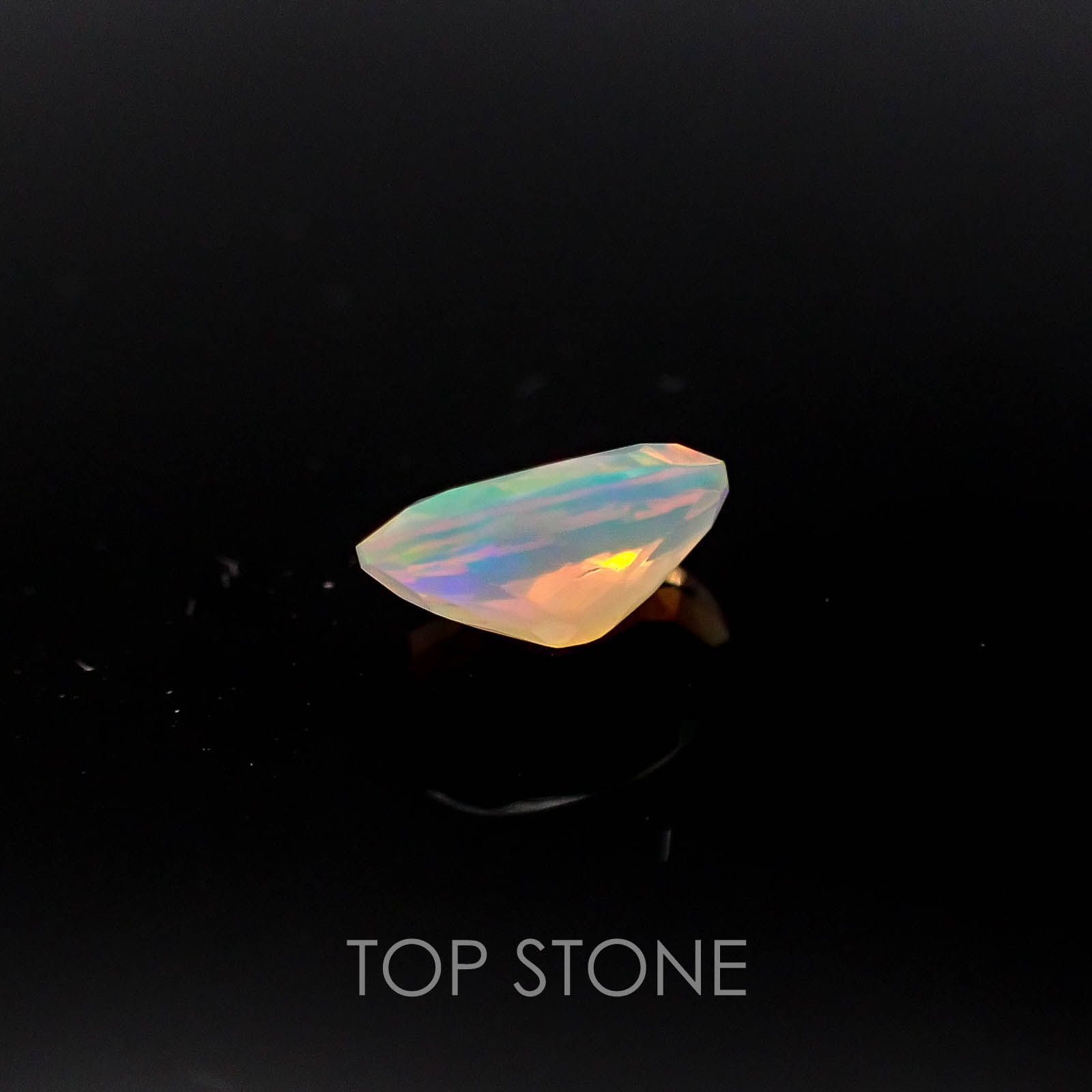 エチオピアオパール エチオピア産 ルース 0.78ct[]8.6×6mm前後