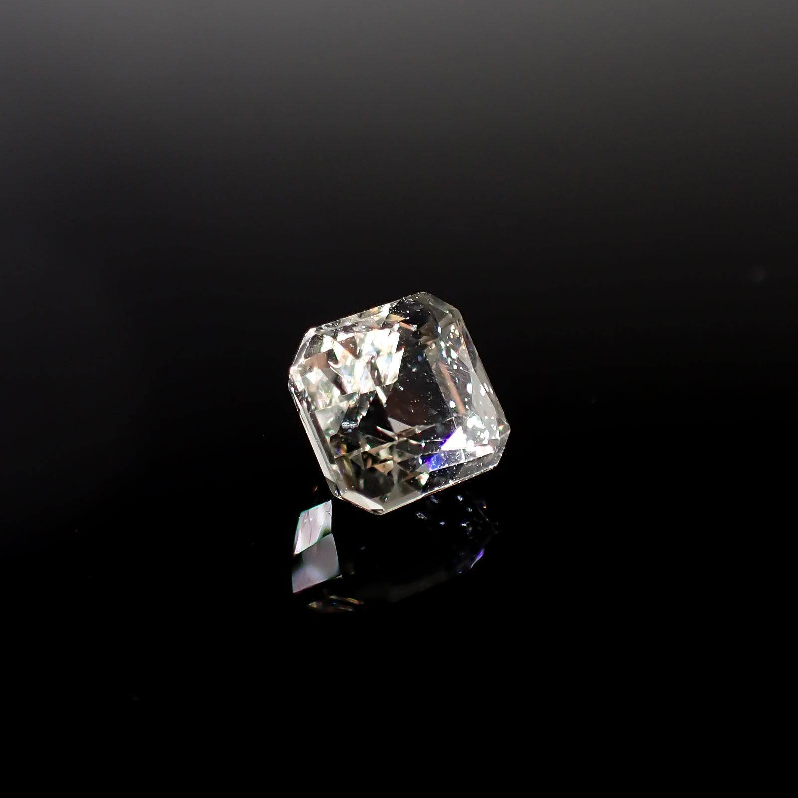 リリーパッドアパタイト フルオレッセンス アフリカ産 2.47ct [241129418]6.9x6.7mm前後