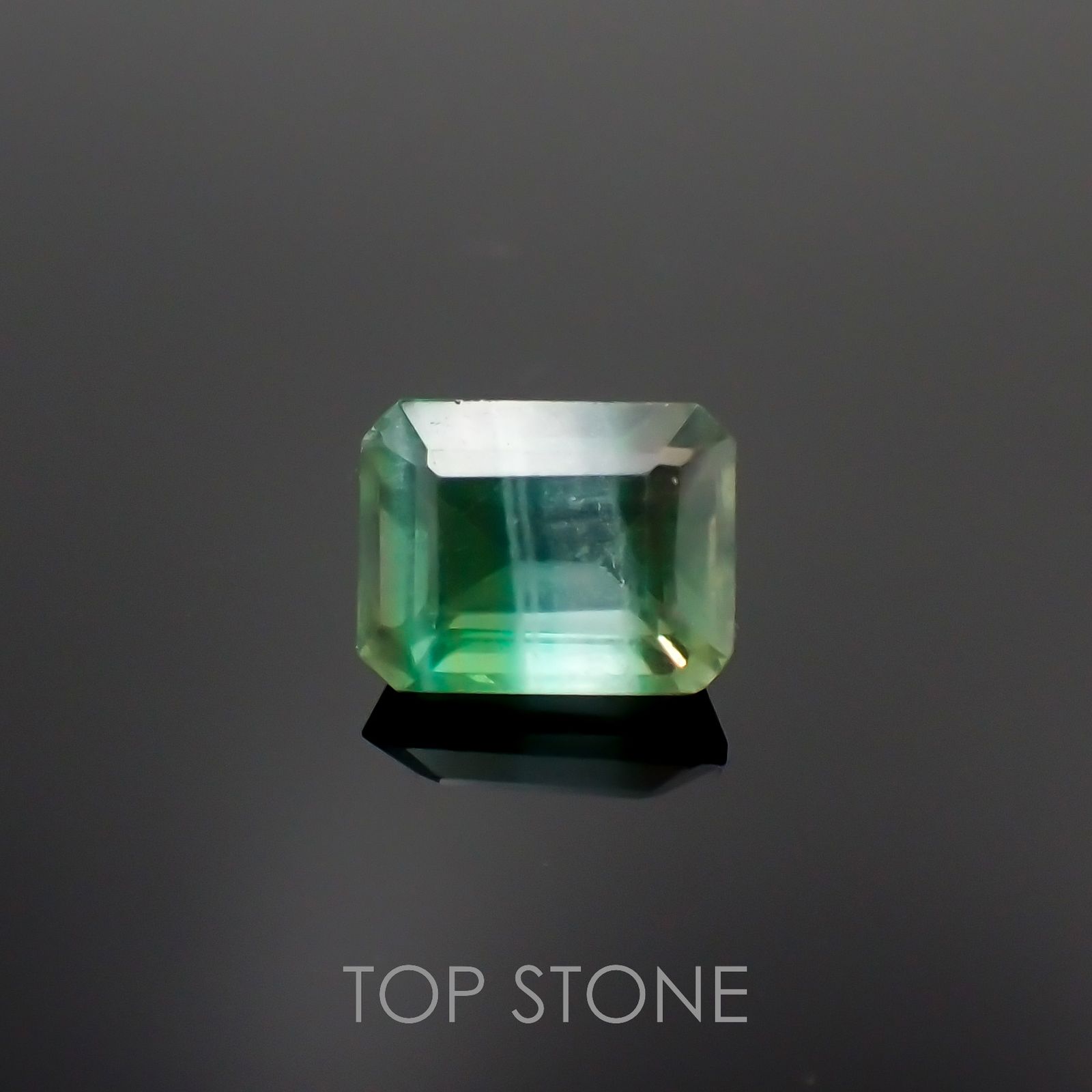 バイカラーフローライト ブラジル産 2.87ct[221119124]9x7mm前後