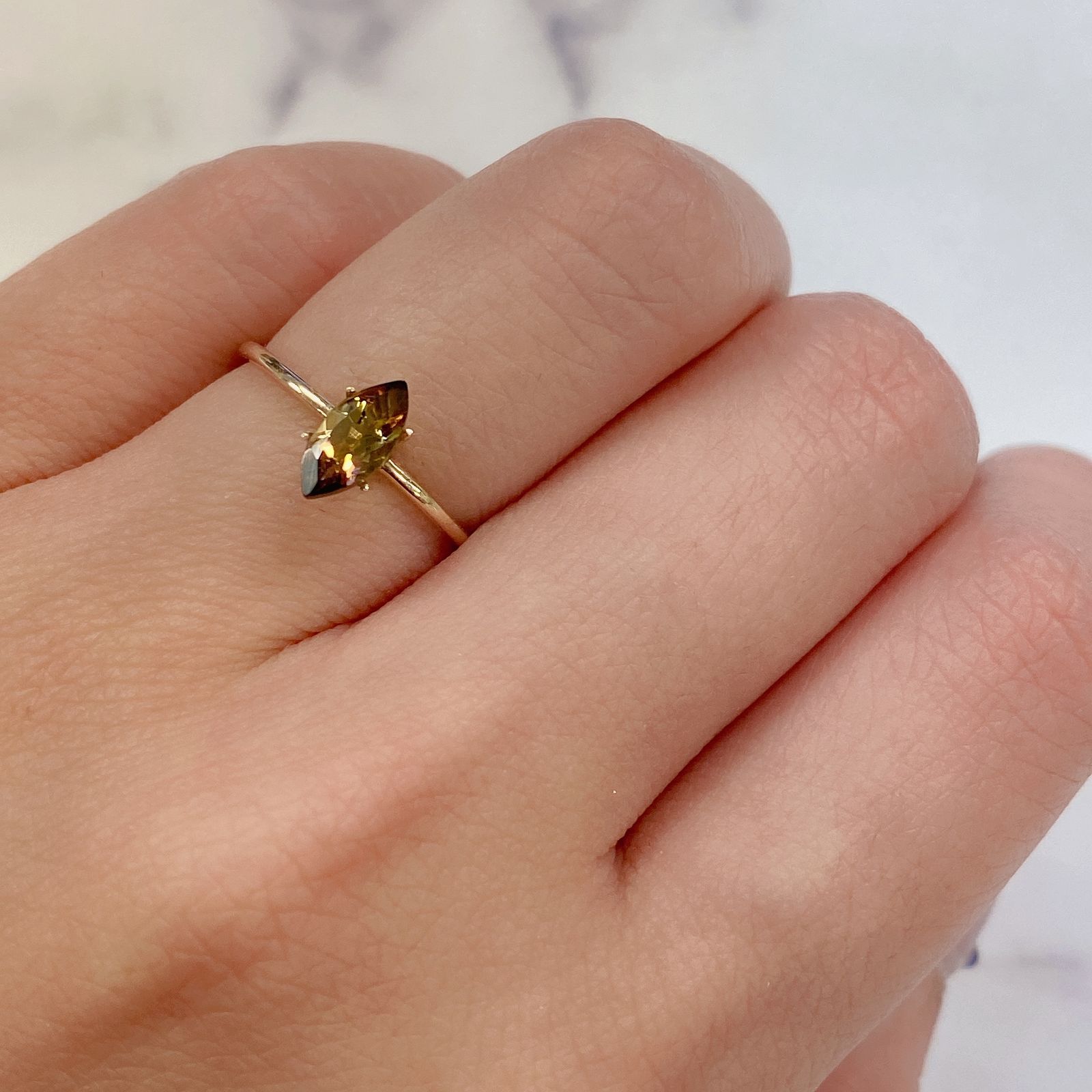 バイカラートルマリン(宝石名バイカラー・トルマリン) ブラジル産 0.58ct 識別済[21019007]7.9×3.9mm前後