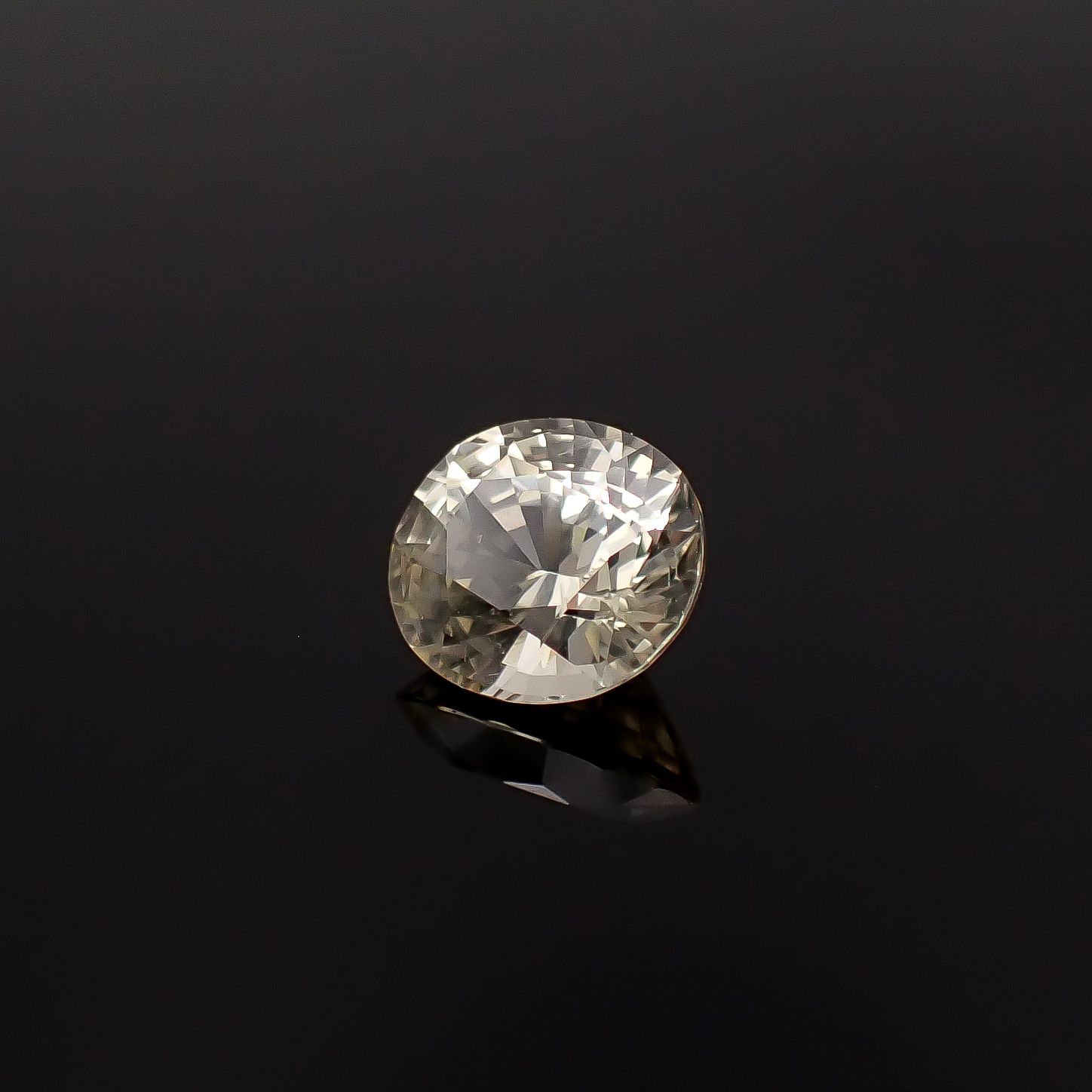 イエローサファイア 非加熱(宝石名イエロー・サファイア)スリランカ/マダガスカル産 GIT鑑付 2.47ct / 8.54x7.57mm前後 [260331940]