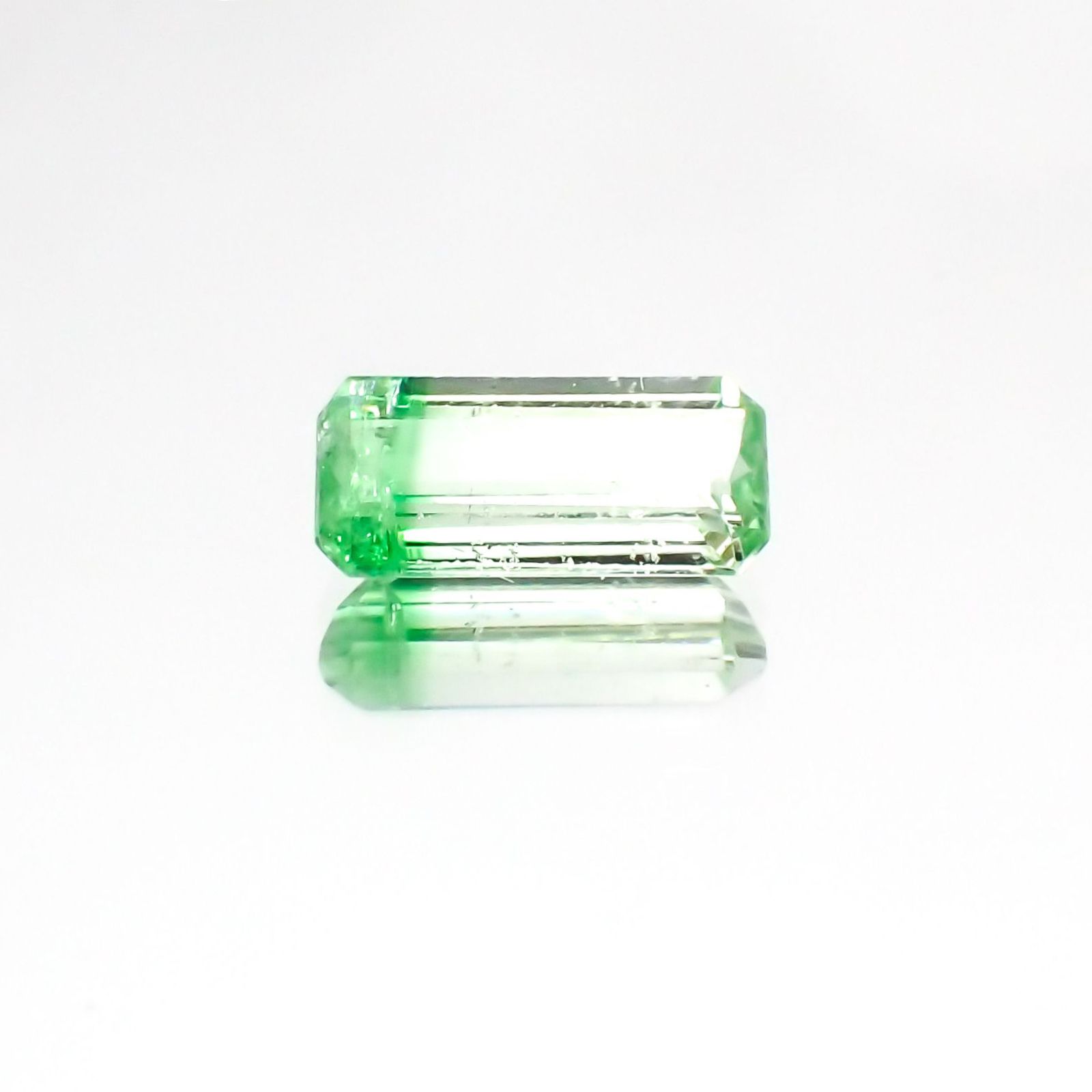 バイカラーツァボライト(宝石名グリーン グロッシュラー・ガーネット)タンザニア産 1.03ct 識別済[231124258]8.6x3.8mm前後