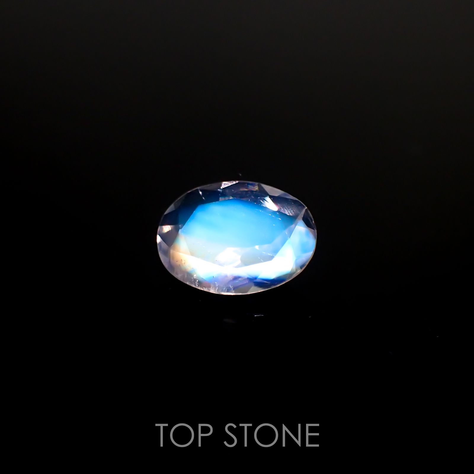レインボームーンストーン(宝石名ラブラドライト)タンザニア産 0.76ct 識別済[220516034]8.1x6.2mm前後