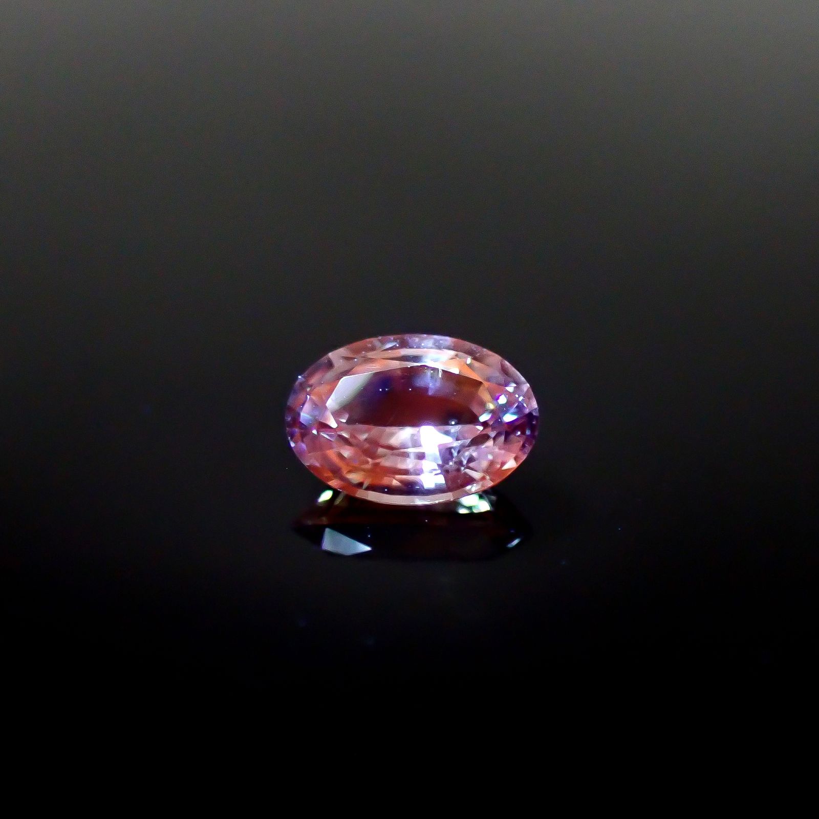 アイスブルーサファイア スリランカ産 0.80ct [250129737]6.7x4.7mm前後