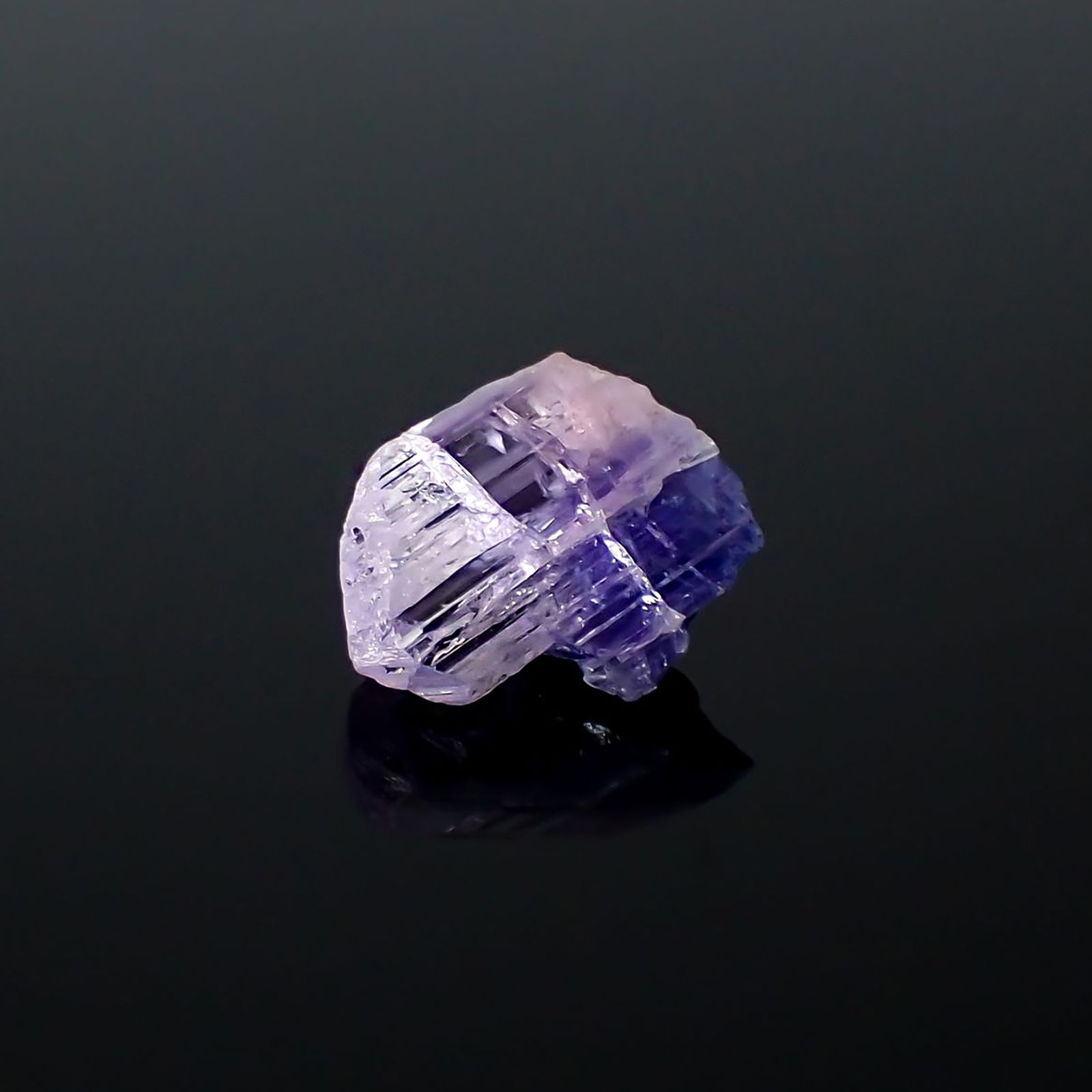 バイカラータンザナイト 原石 タンザニア産 4.24ct / 12.6x9.9mm前後 [260424987]