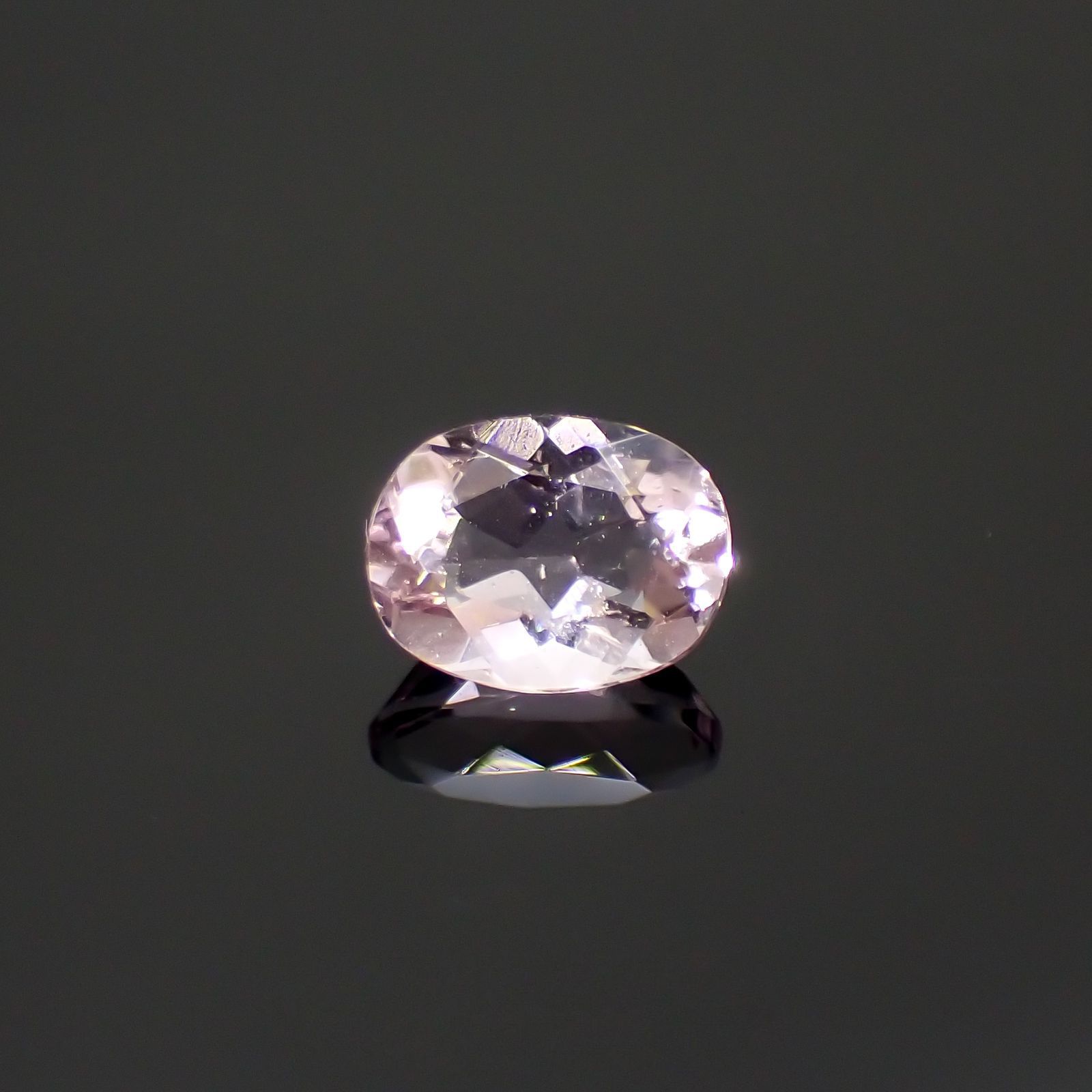 ピンクフローライト(宝石名フルオライト)ブラジル産 1.48ct 識別済[220115134]7.9x6.1mm前後