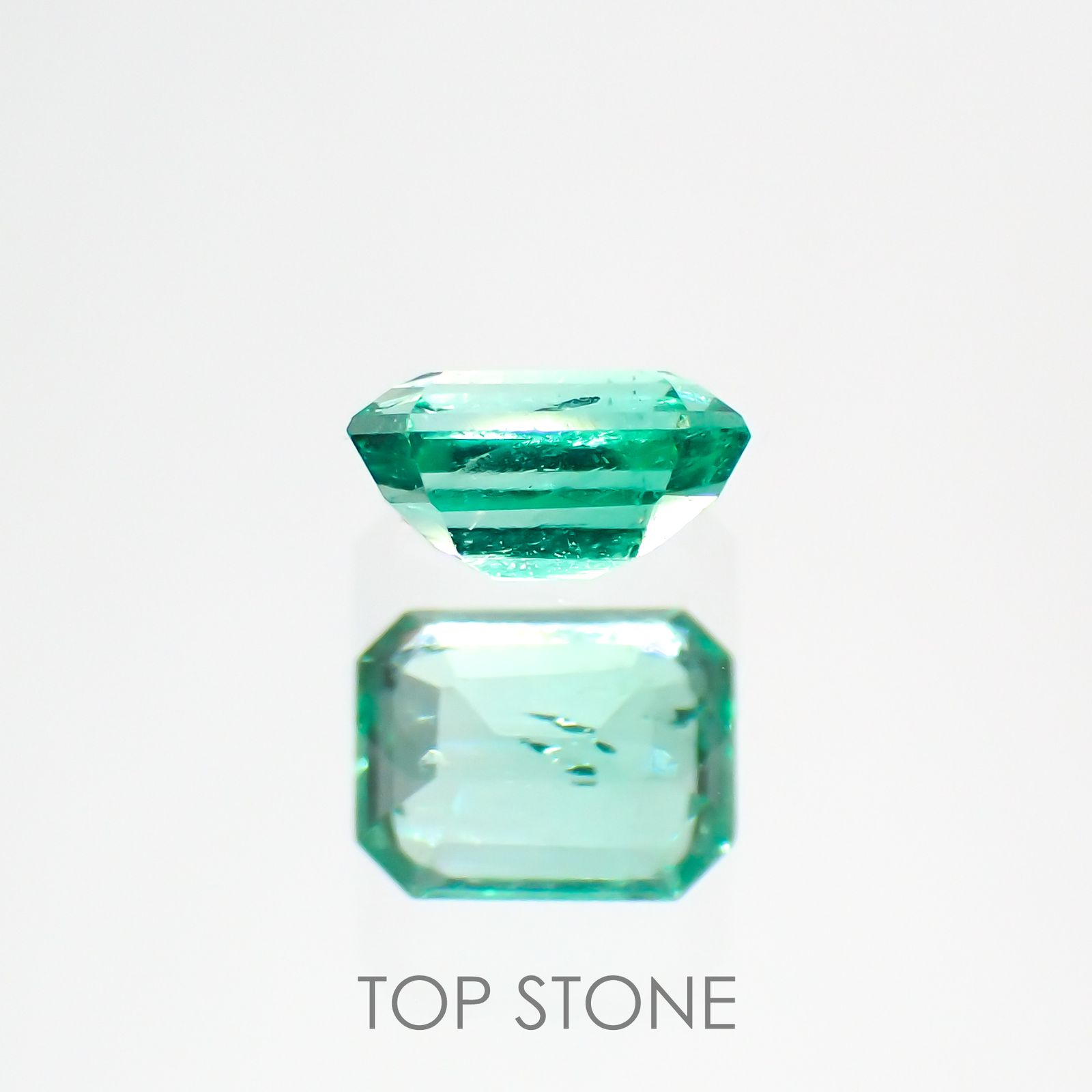 エメラルド(宝石名エメラルド)コロンビア産 0.23ct 識別済[220817277]4.3x3.3mm前後