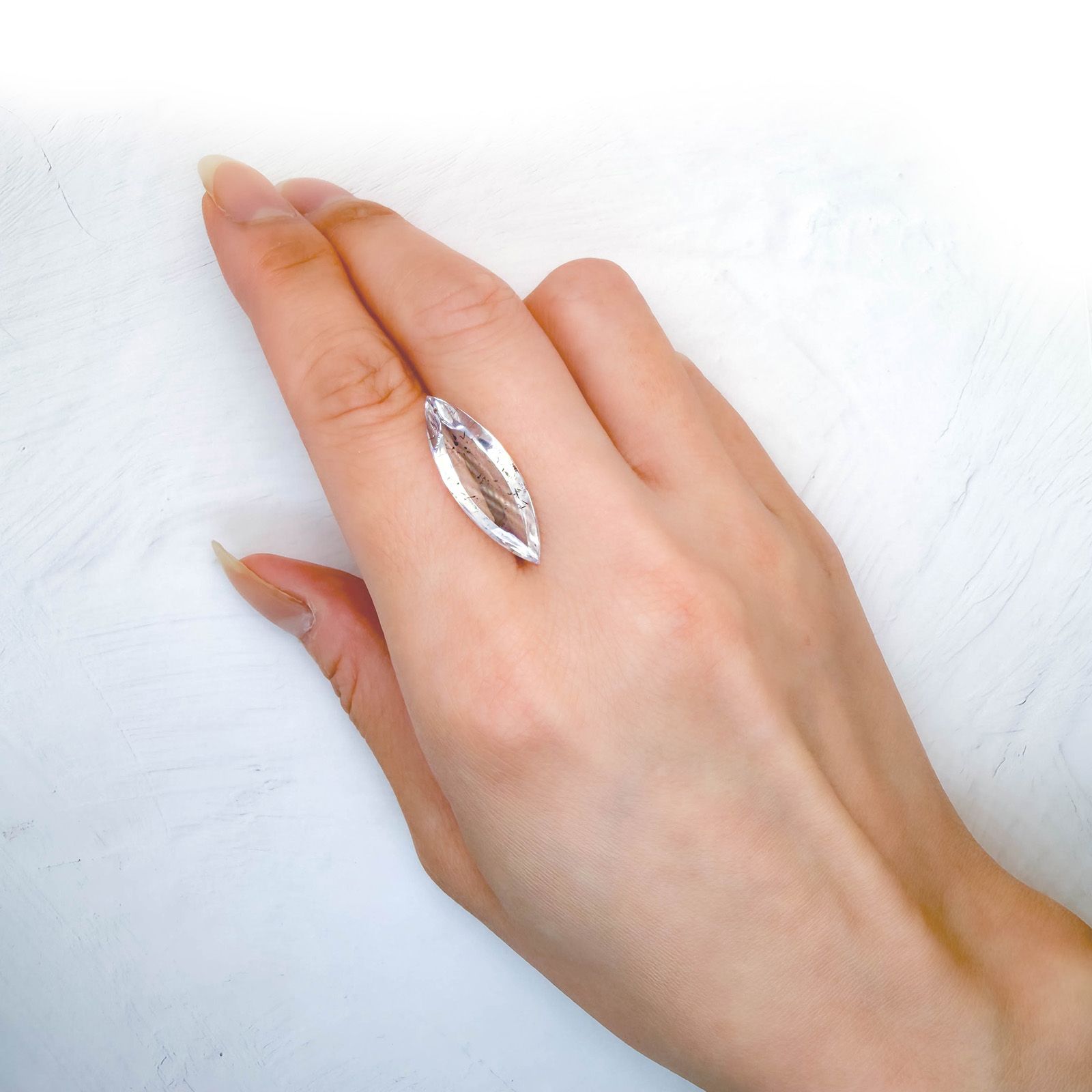 ティンカーベルクォーツ ブラジル産 7.32ct / 26.2x8.6mm前後 [260932860]