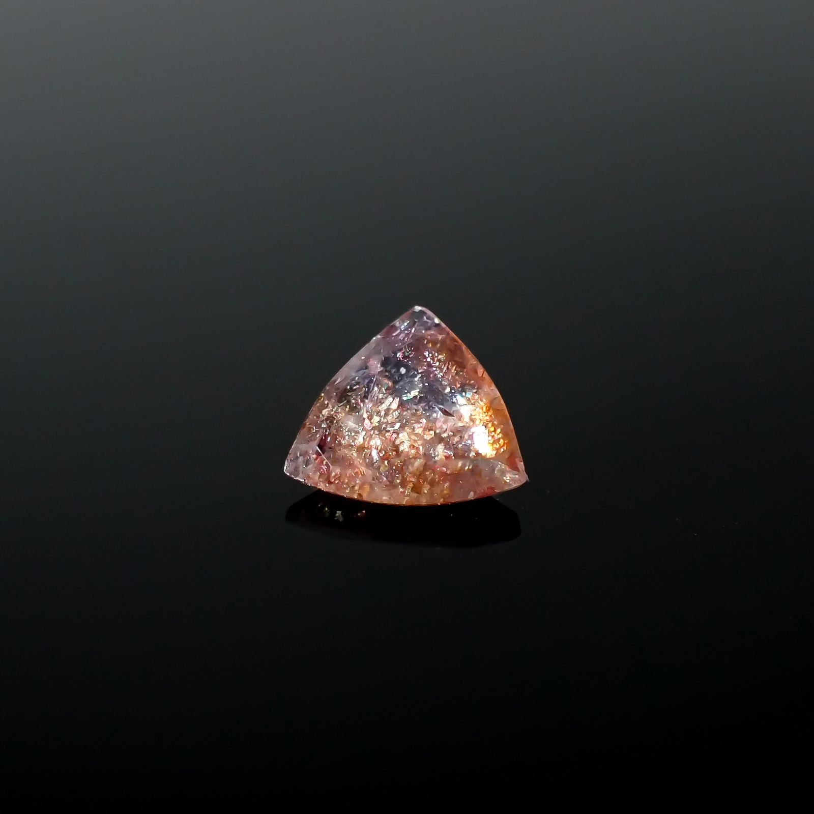 ブラッドショットアイオライト インド産 0.55ct[240125387]6.5x6.3mm前後