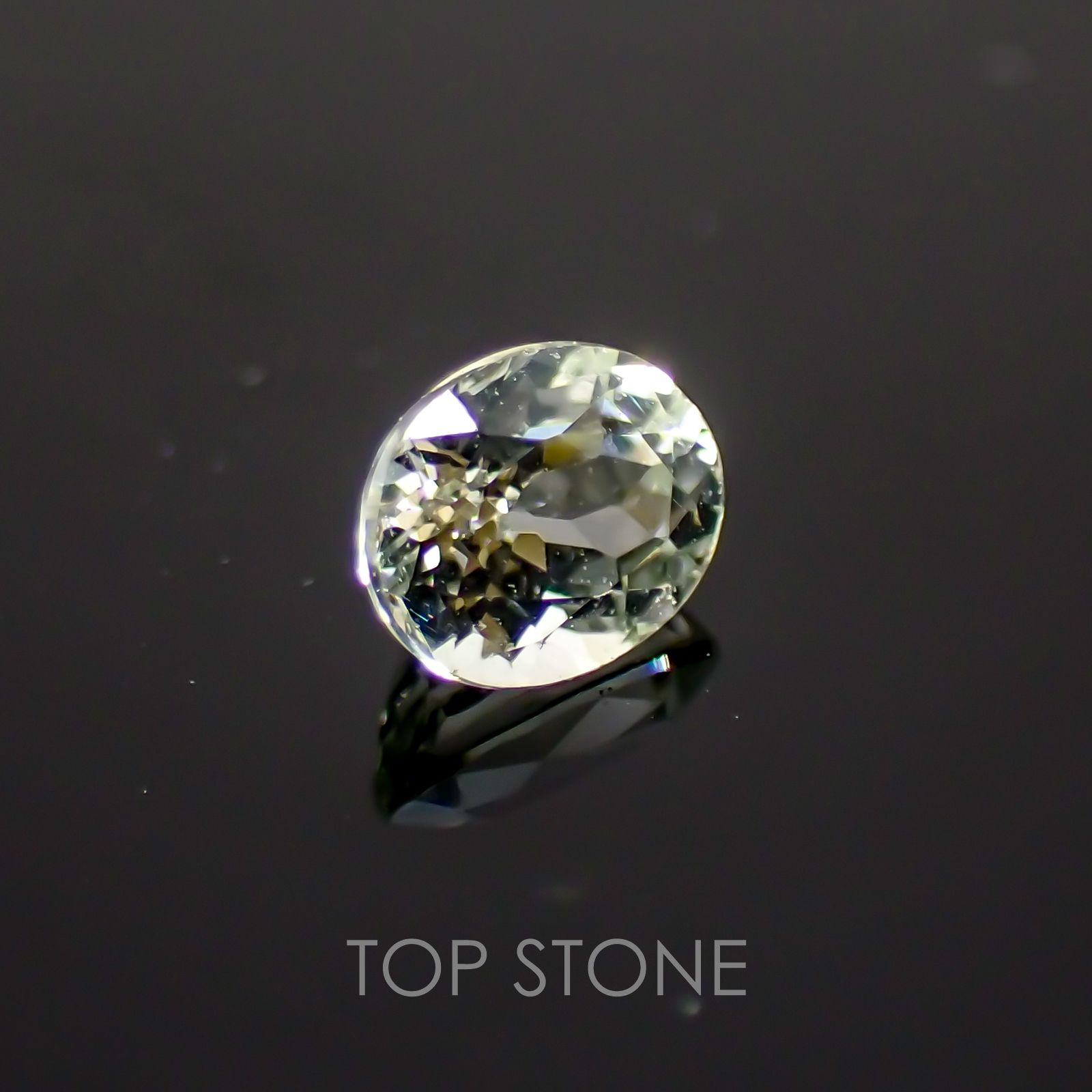 リューコガーネット(宝石名ホワイト グロッシュラー・ガーネット) ビルマ産 0.27ct 識別済[19111481]4×3mm前後