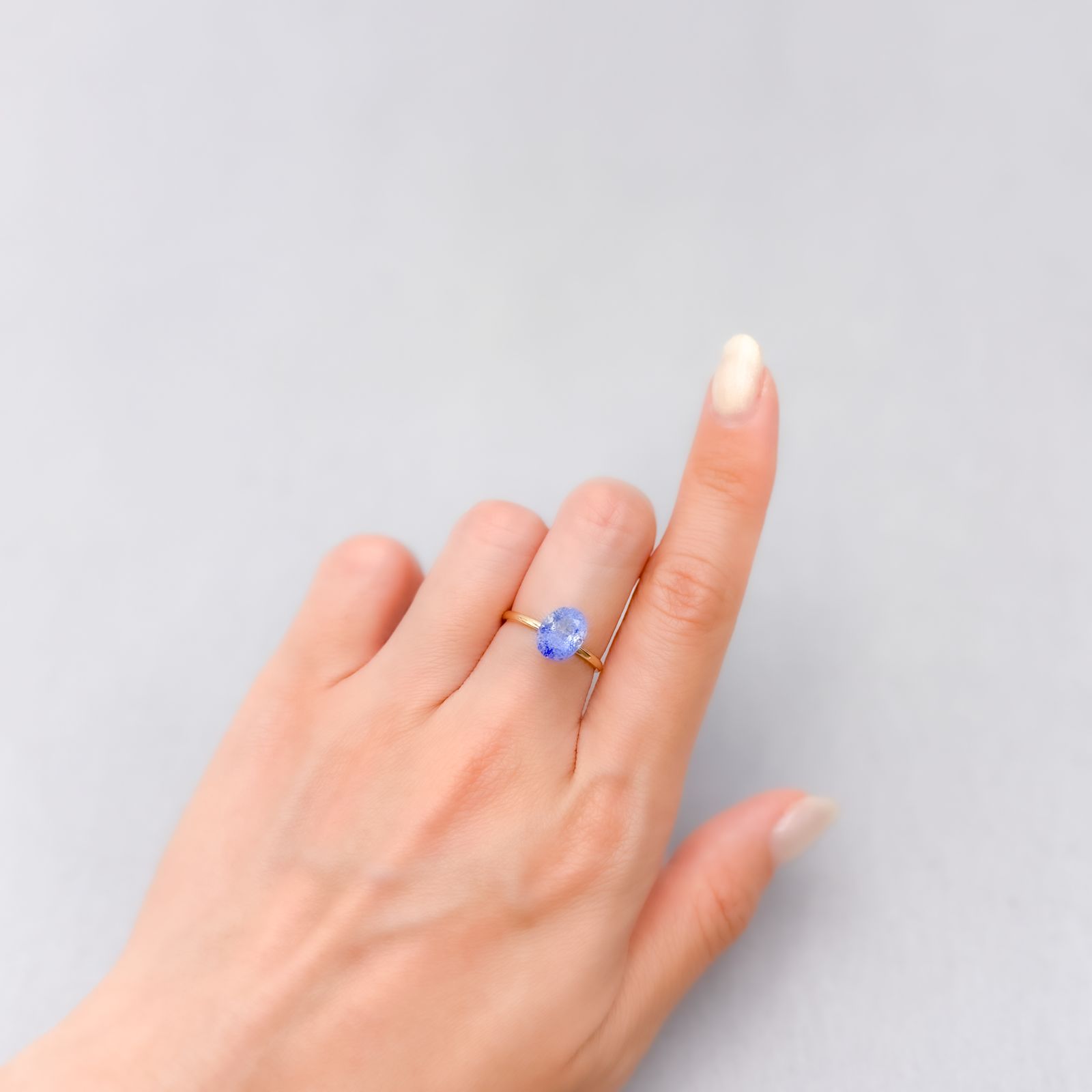 ラズライトインソーダライト フルオレッセンス (宝石名ラズライト イン ソーダライト)アフガニスタン産 1.56ct 識別済[250430298]8.7x7.1mm前後
