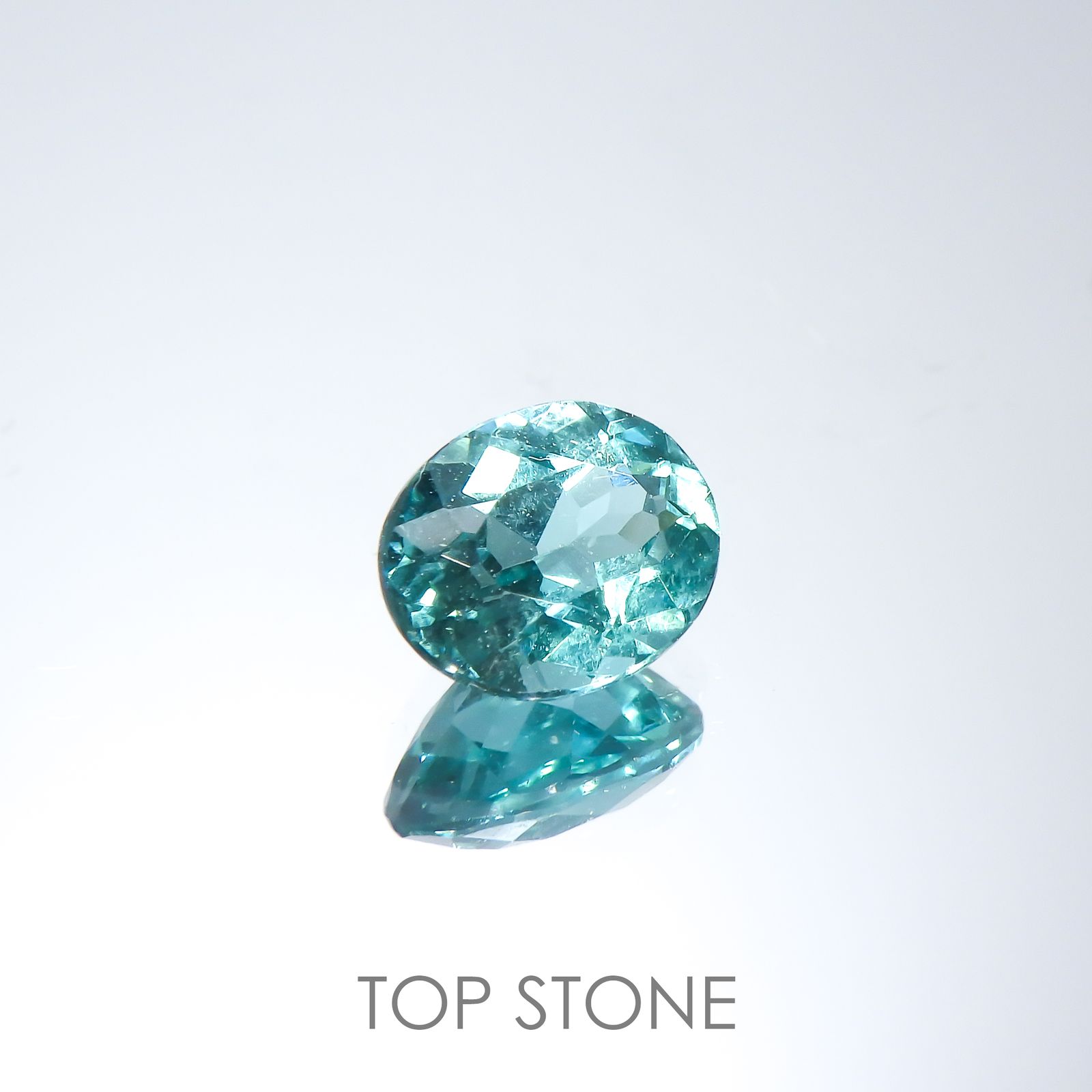 ブルーグリーンアパタイト(宝石名アパタイト)マダガスカル産 0.63ct 識別済[220515938]5.8x4.7mm前後