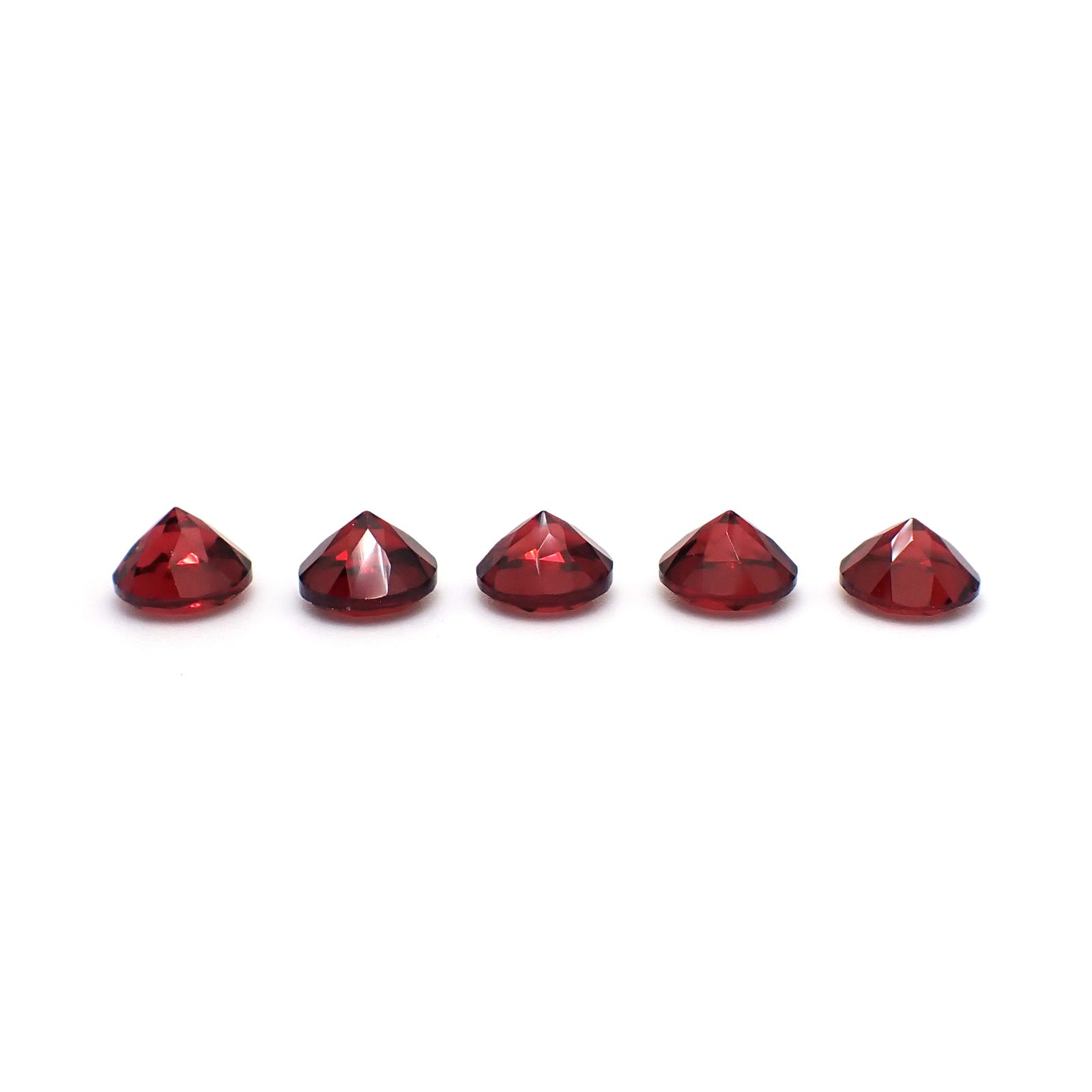 ◇ランダムセレクト◇パイロープアルマンディンガーネット モザンビーク産 約1.08ct / 6x6mm前後 [260532200]